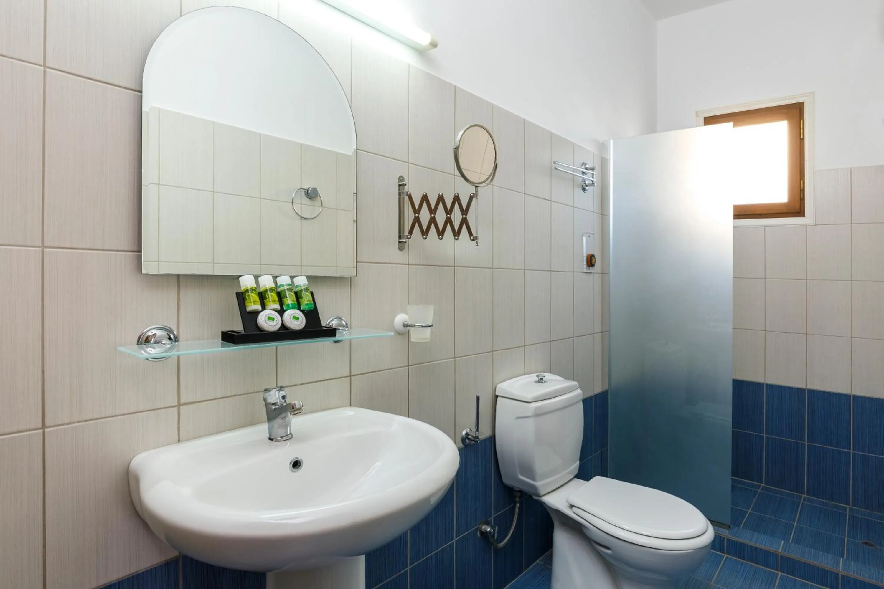 Shower in Opera House Hotel