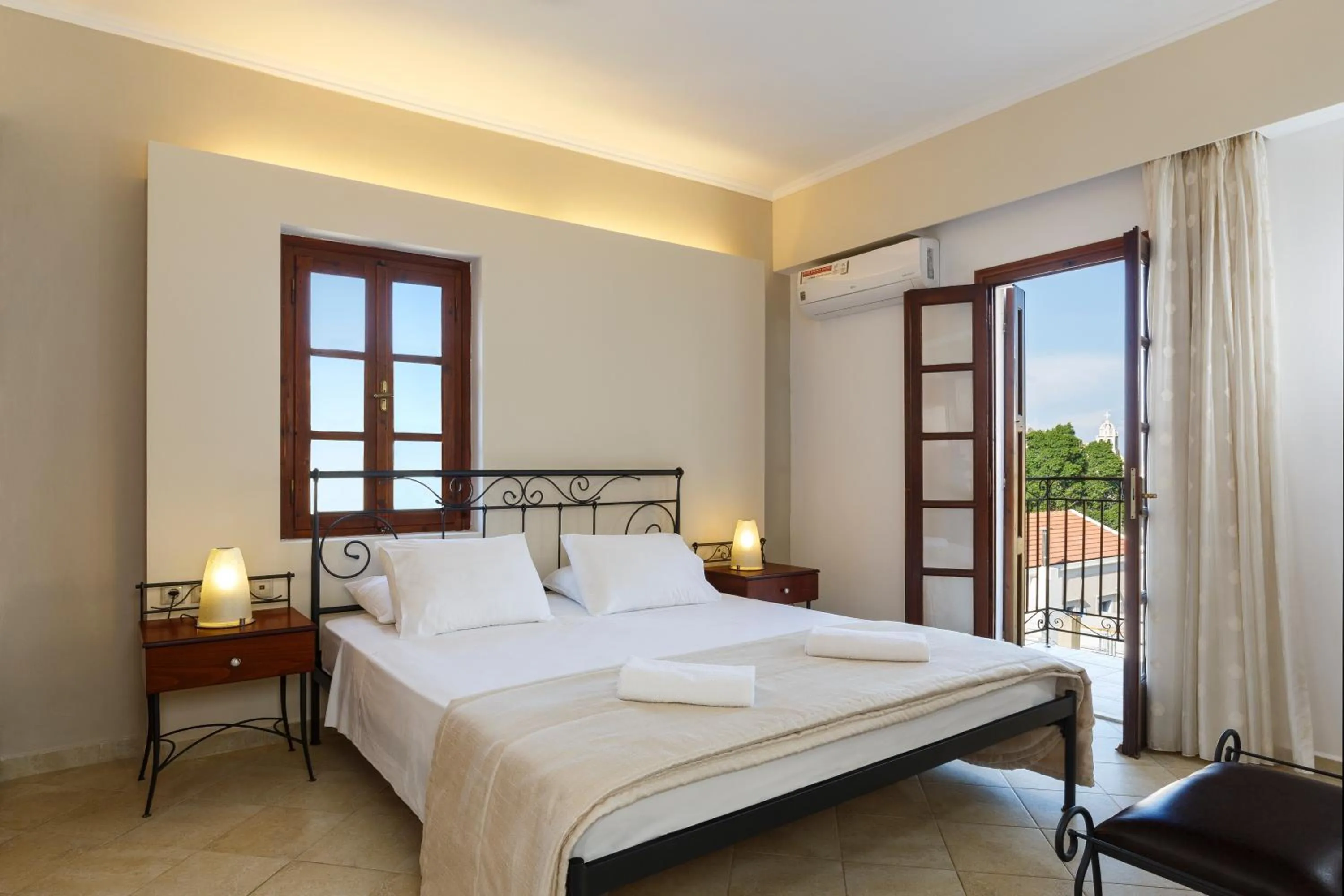 Bed in Opera House Hotel