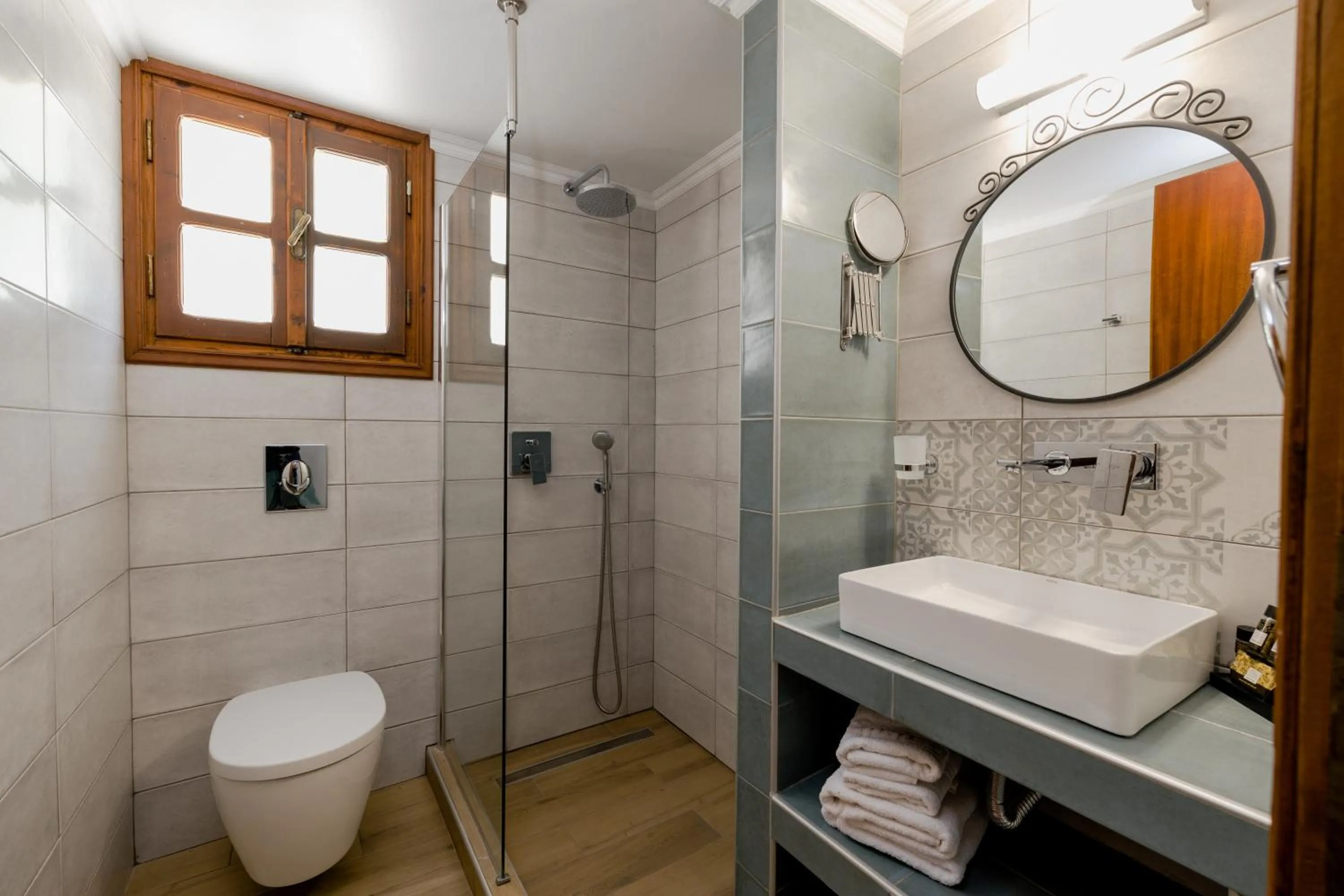 Shower in Opera House Hotel