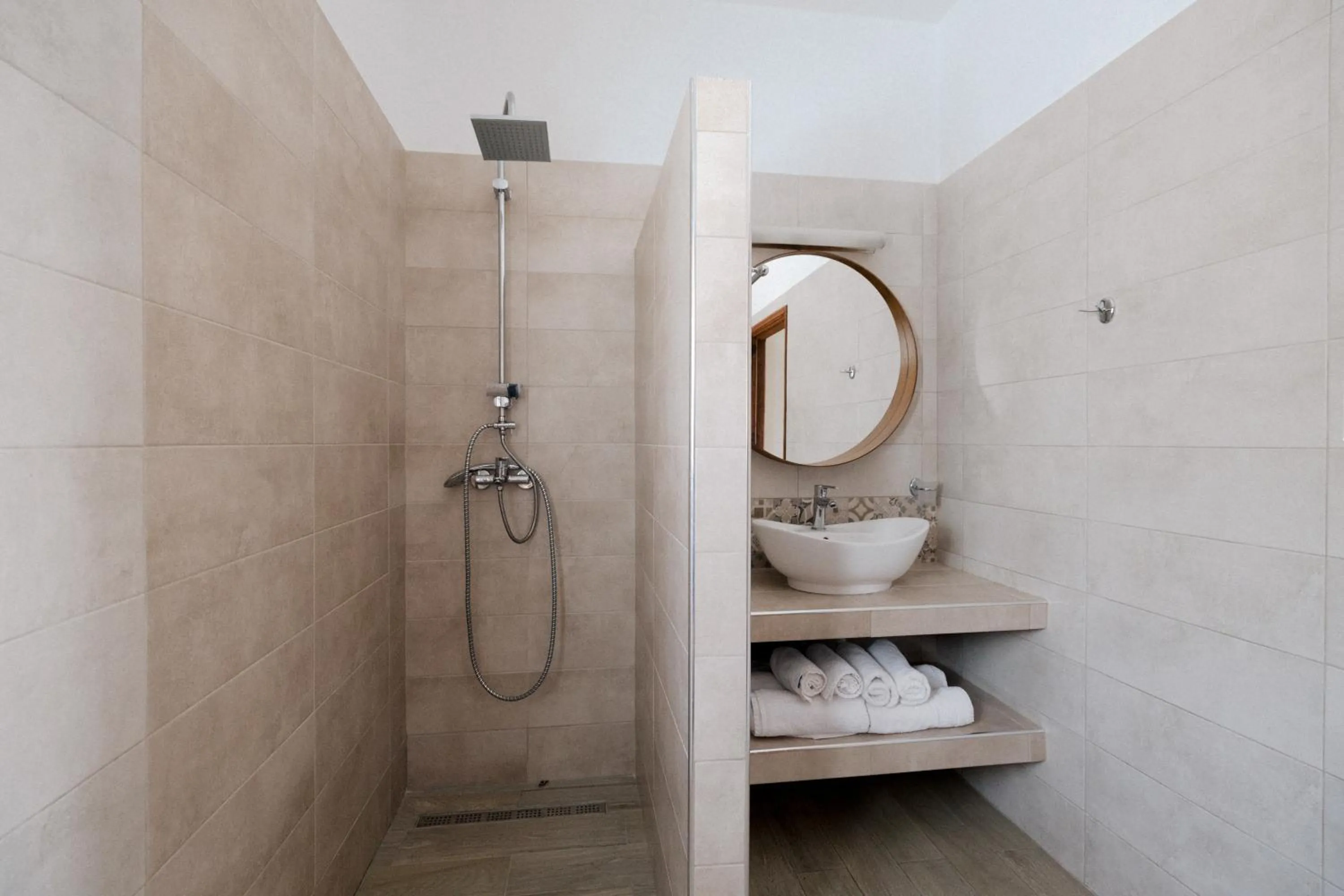 Shower in Opera House Hotel