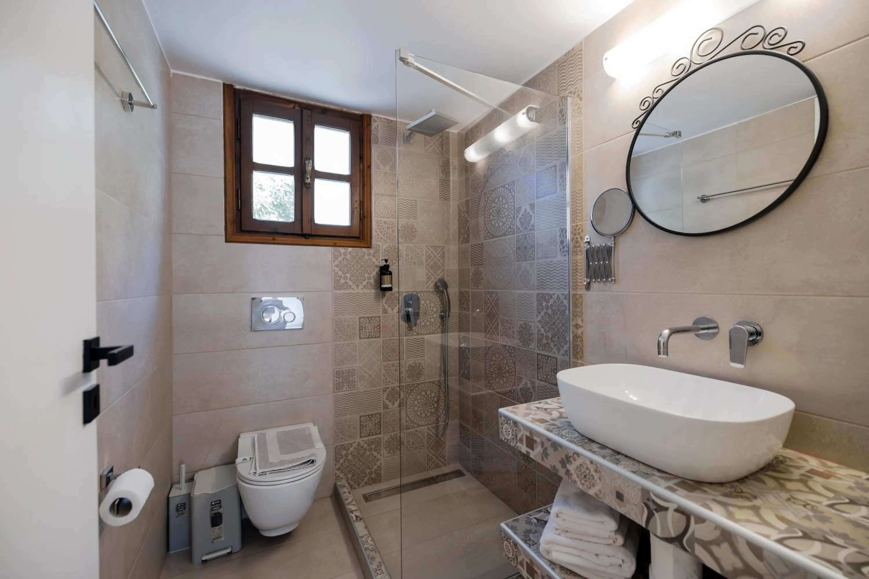 Shower in Opera House Hotel