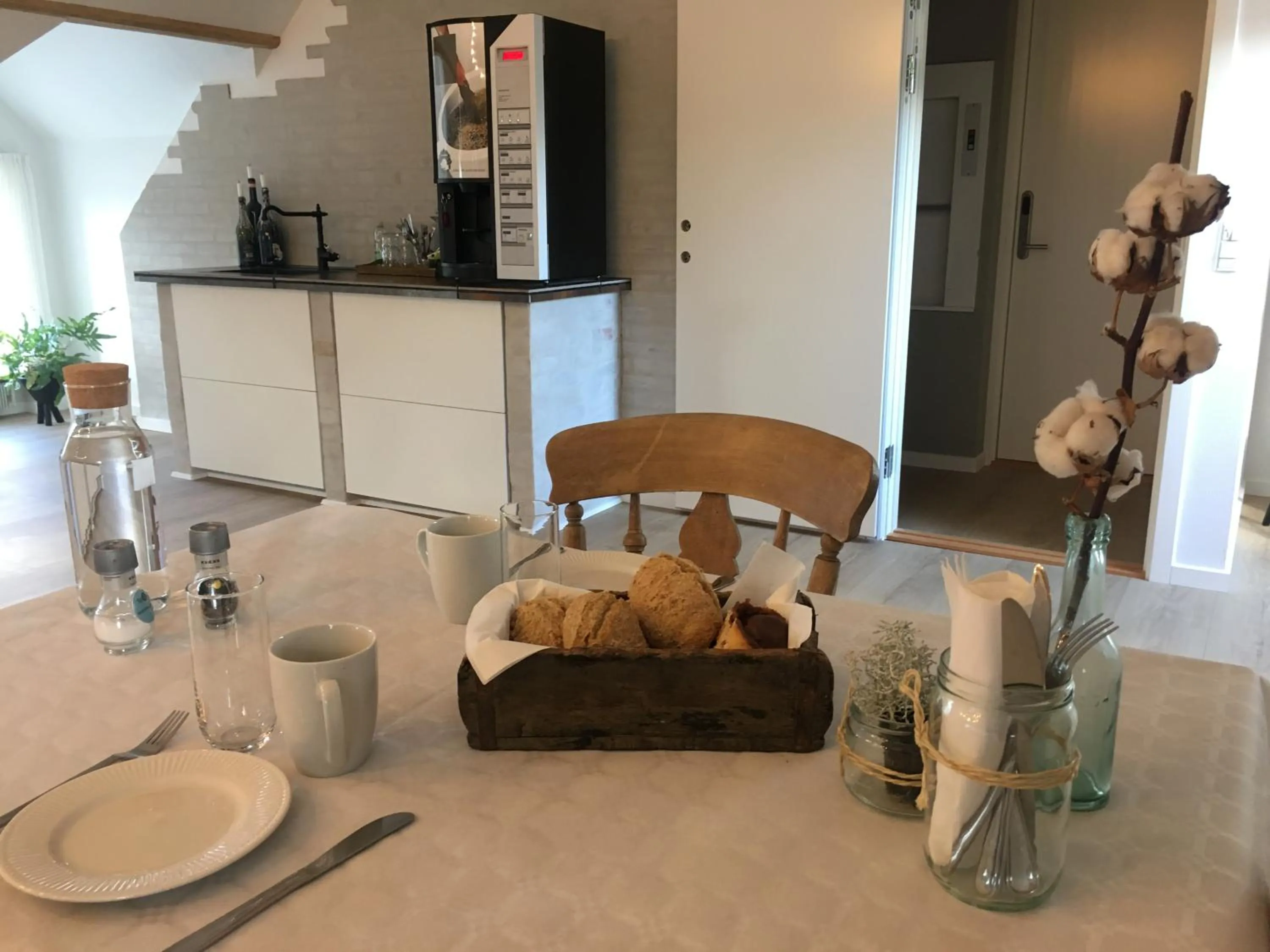 Communal lounge/ TV room in Hos Mette