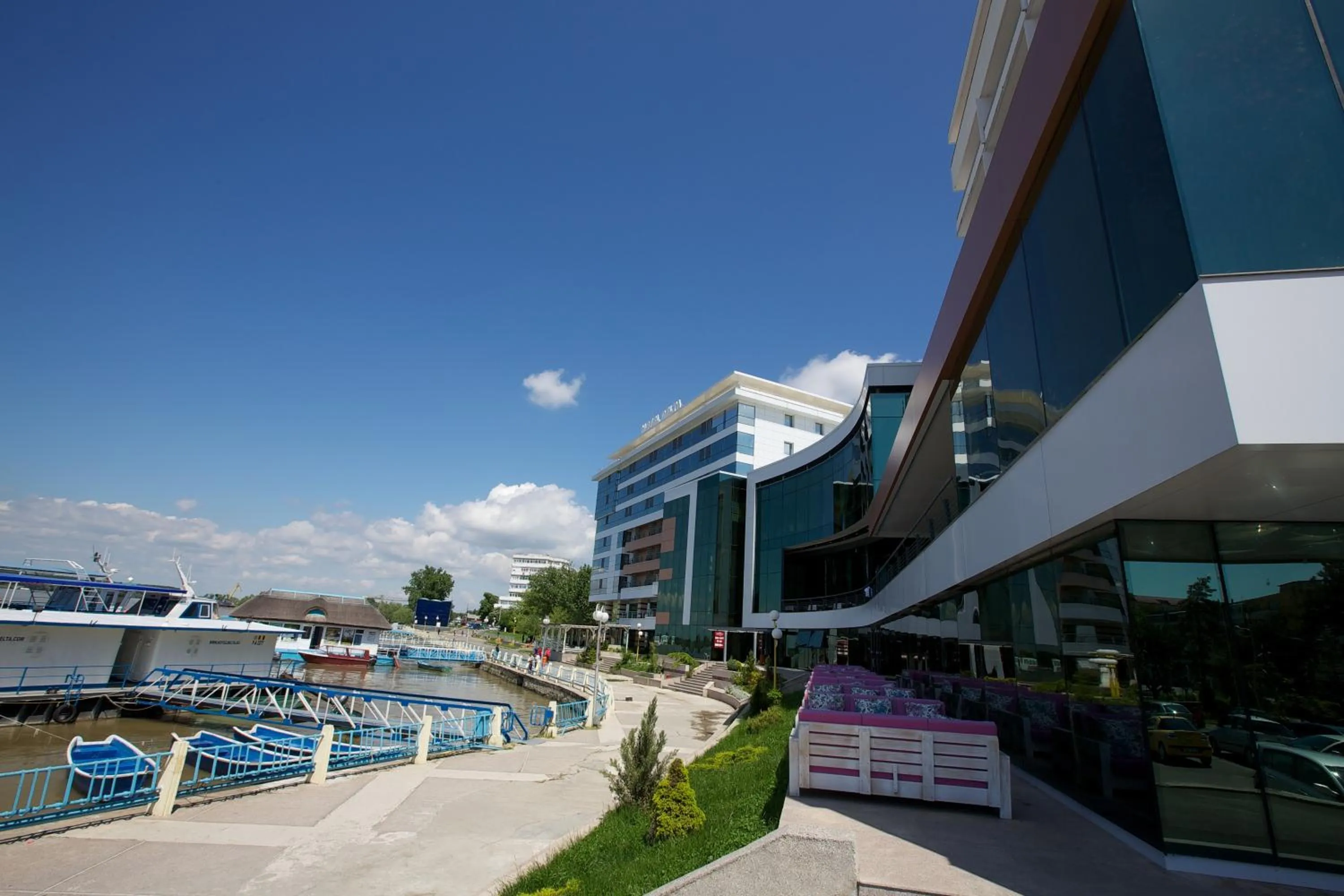 Facade/entrance in Hotel Delta 4