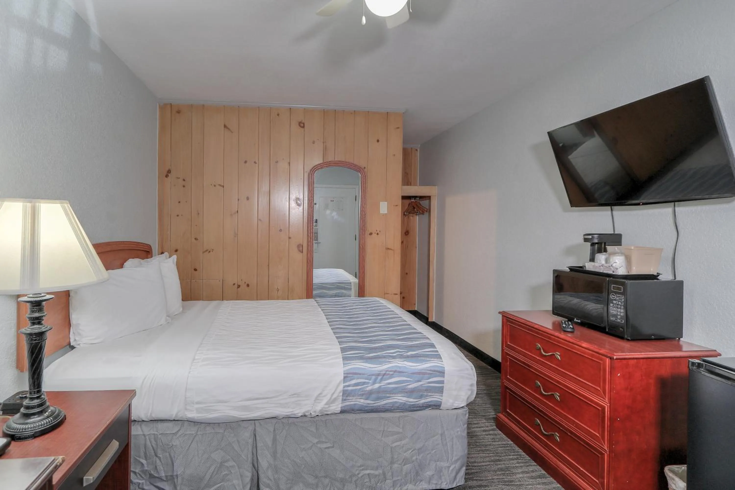 Bed in Belle Aire Motel - Downtown Convention Center - Gatlinburg