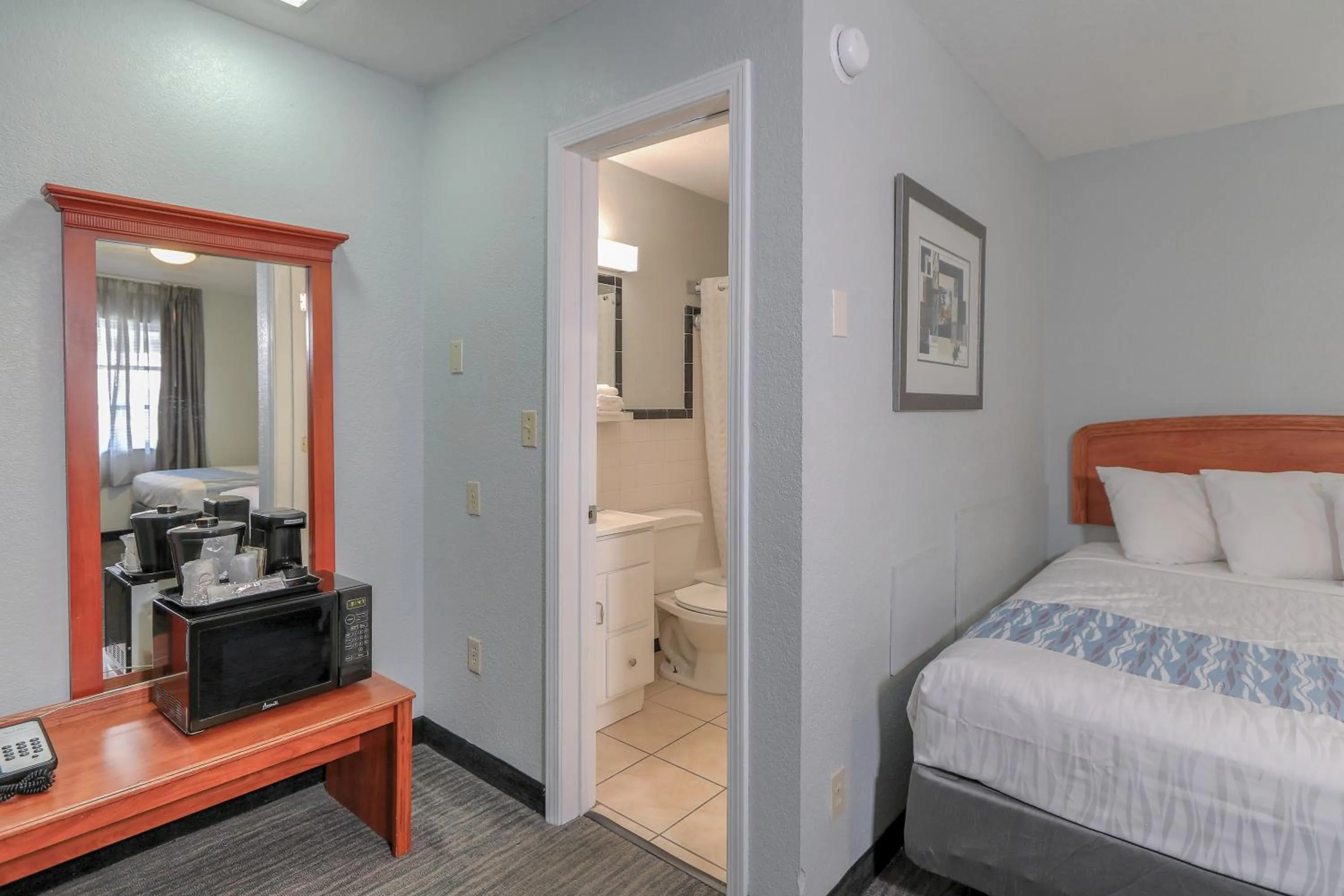 Bed in Belle Aire Motel - Downtown Convention Center - Gatlinburg