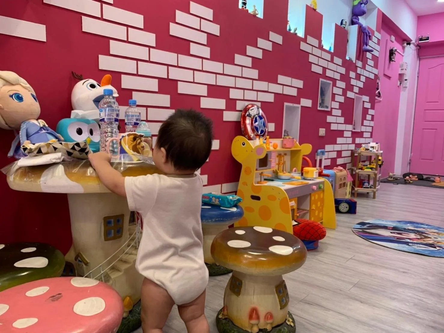 Photo of the whole room in Kenting Mola