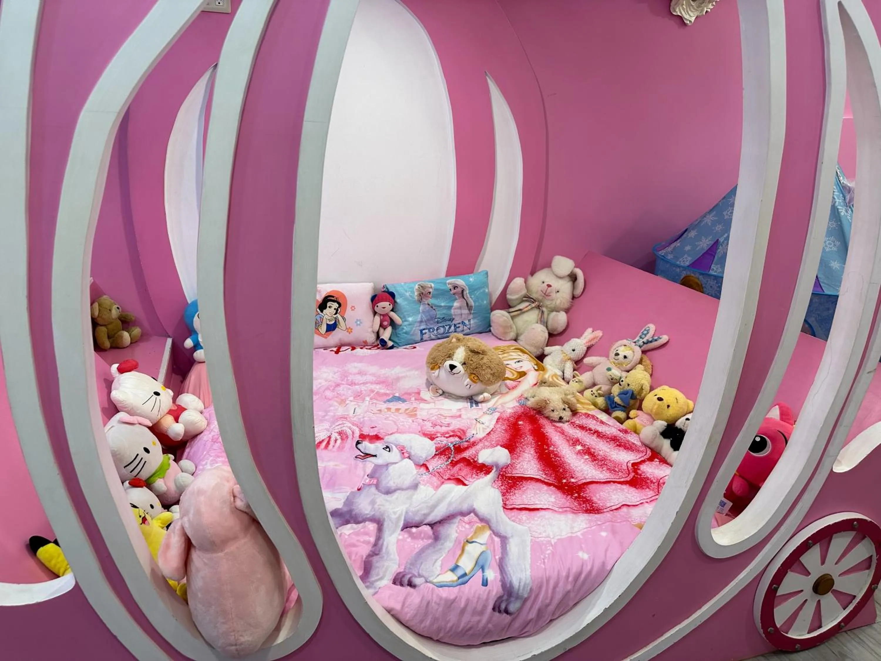 Photo of the whole room in Kenting Mola