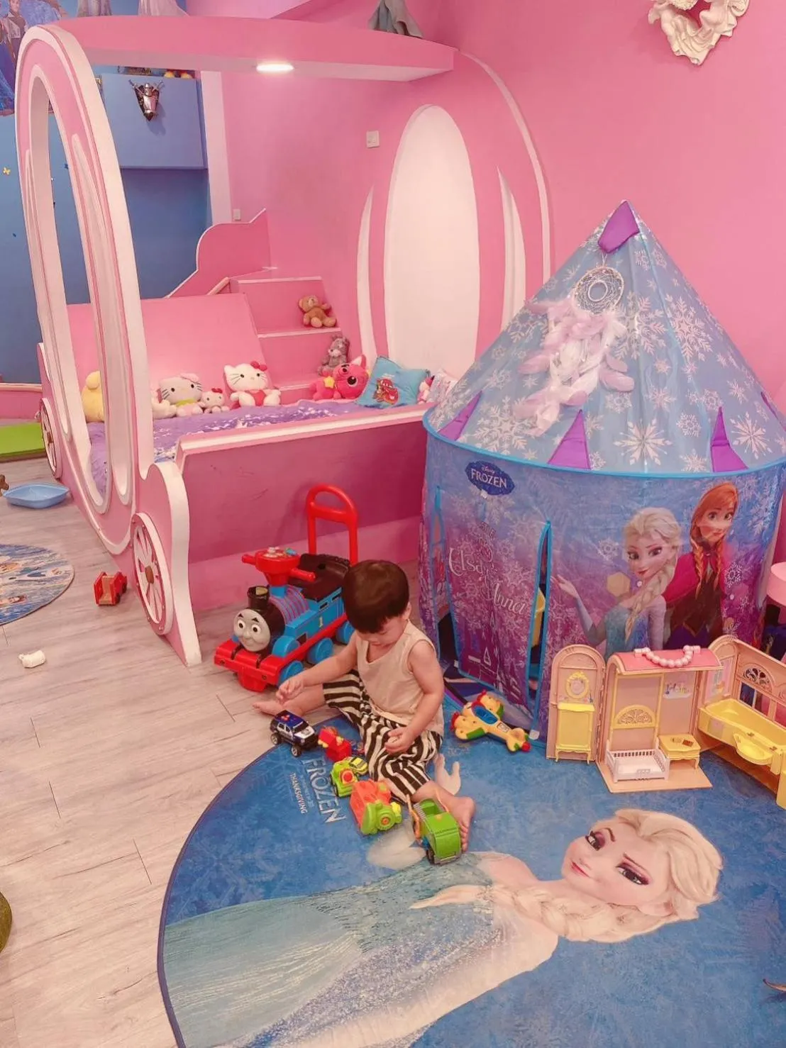 Photo of the whole room in Kenting Mola