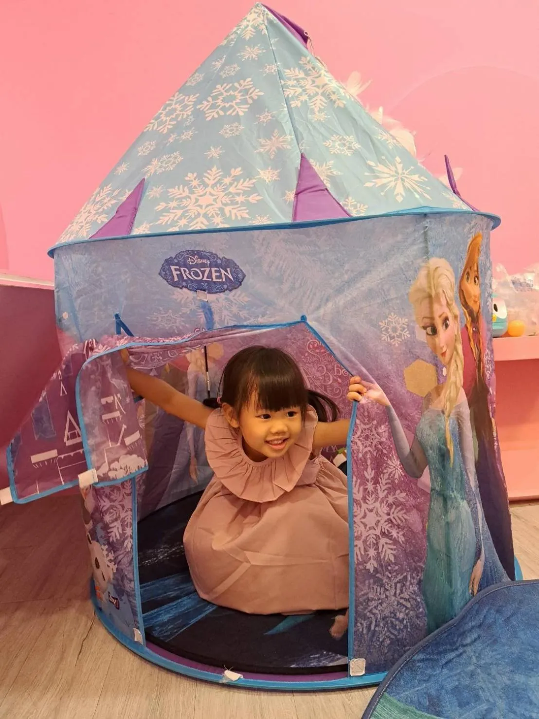 Photo of the whole room in Kenting Mola