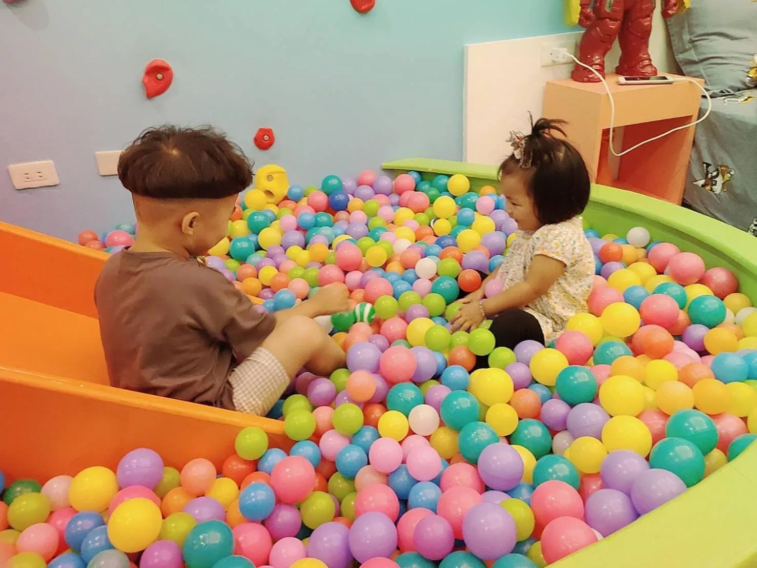 Photo of the whole room in Kenting Mola