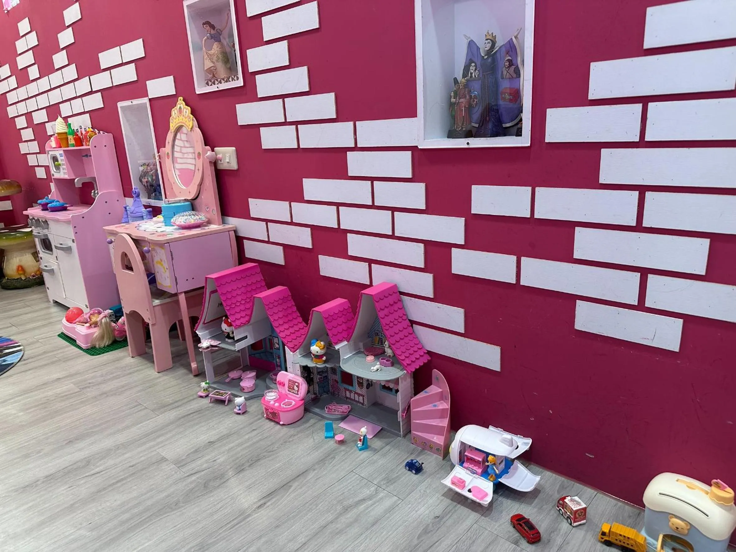 Photo of the whole room in Kenting Mola