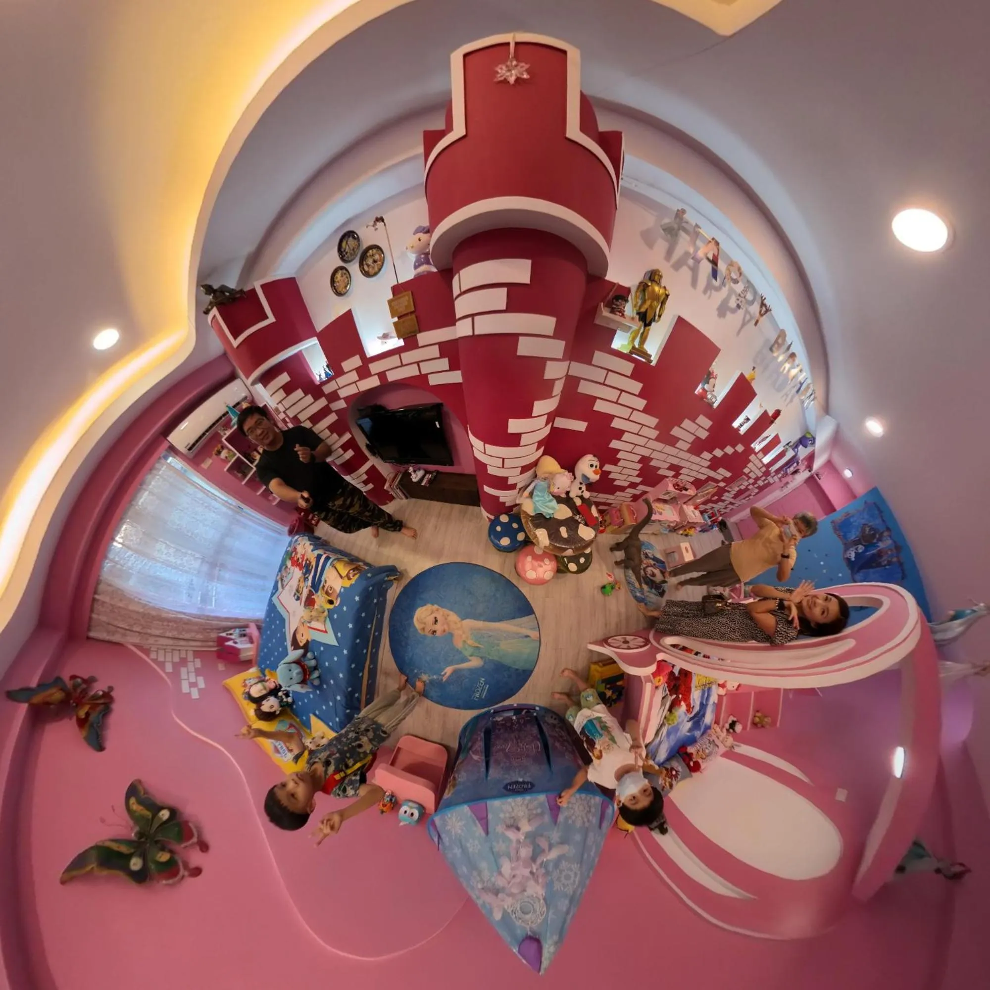 Photo of the whole room in Kenting Mola