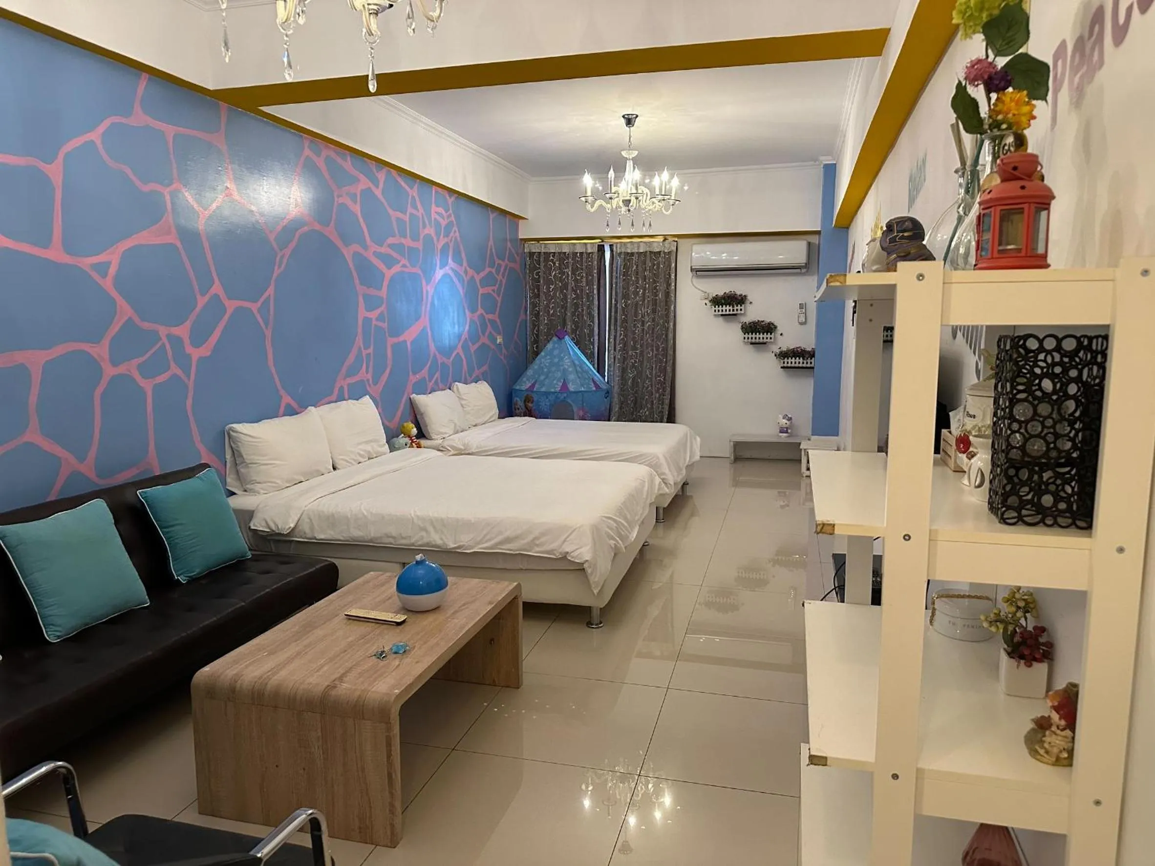 Photo of the whole room, Bed in Kenting Mola