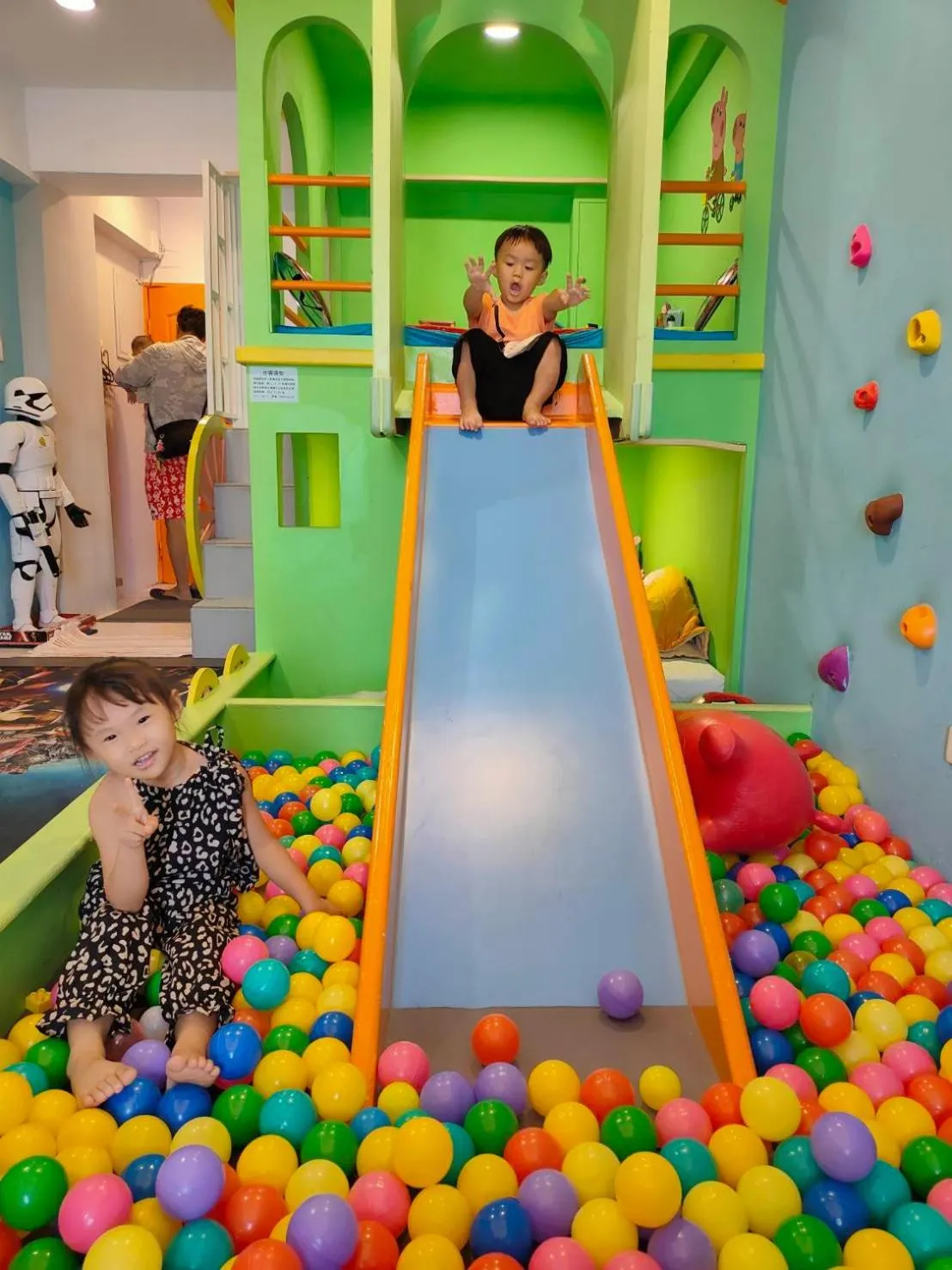 Photo of the whole room in Kenting Mola