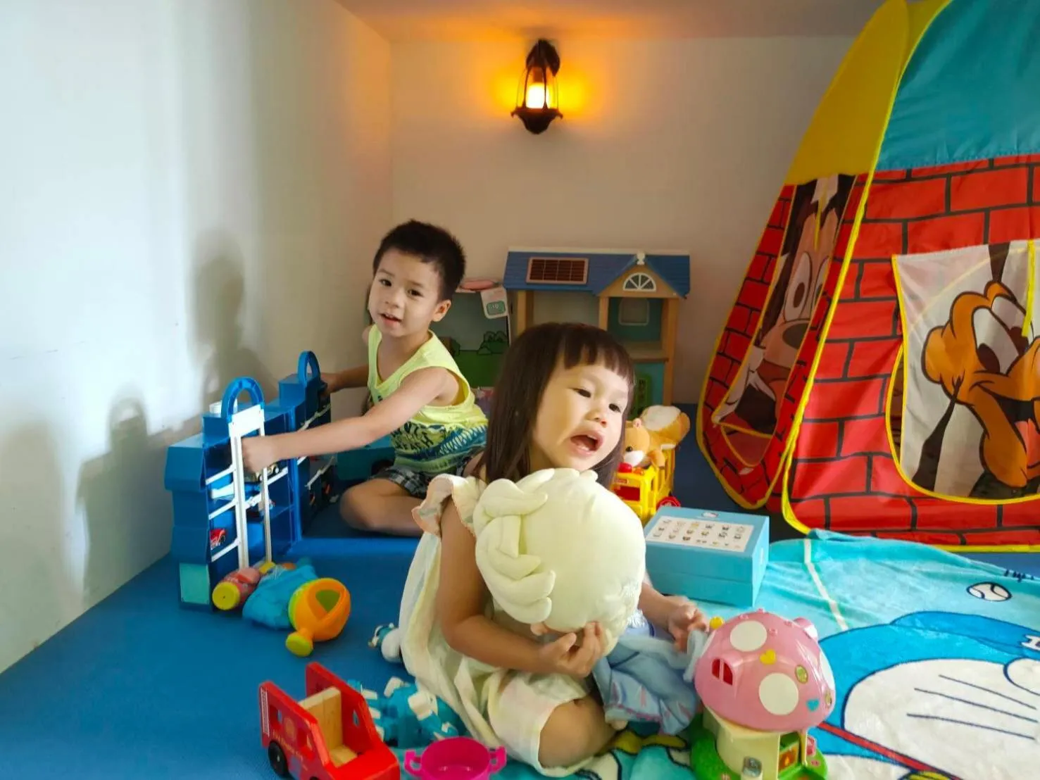 Photo of the whole room in Kenting Mola