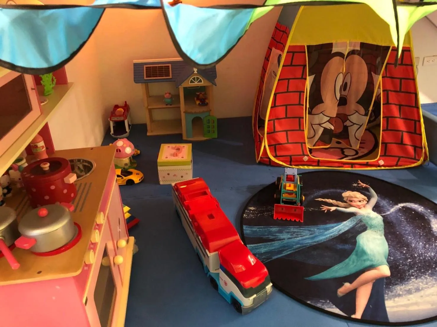 Photo of the whole room in Kenting Mola