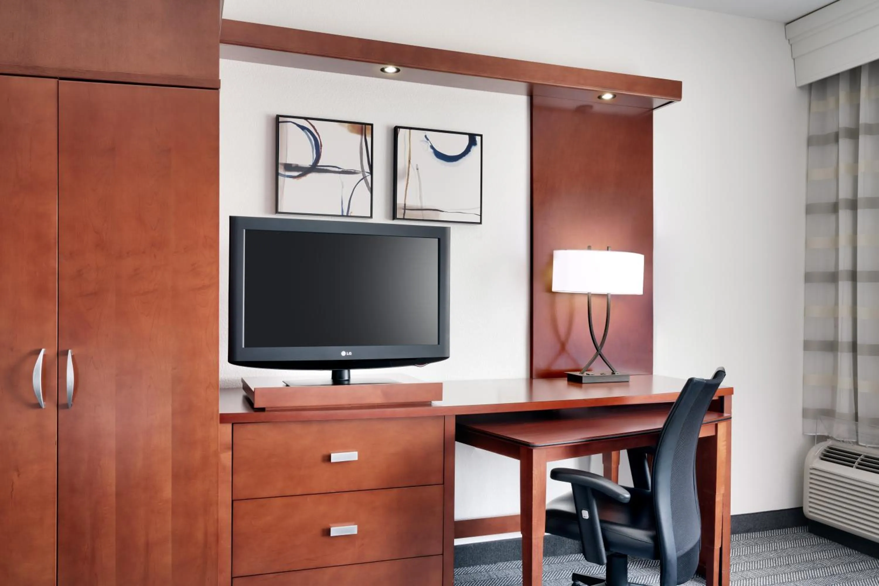 TV and multimedia in Courtyard by Marriott Houston NASA Clear Lake