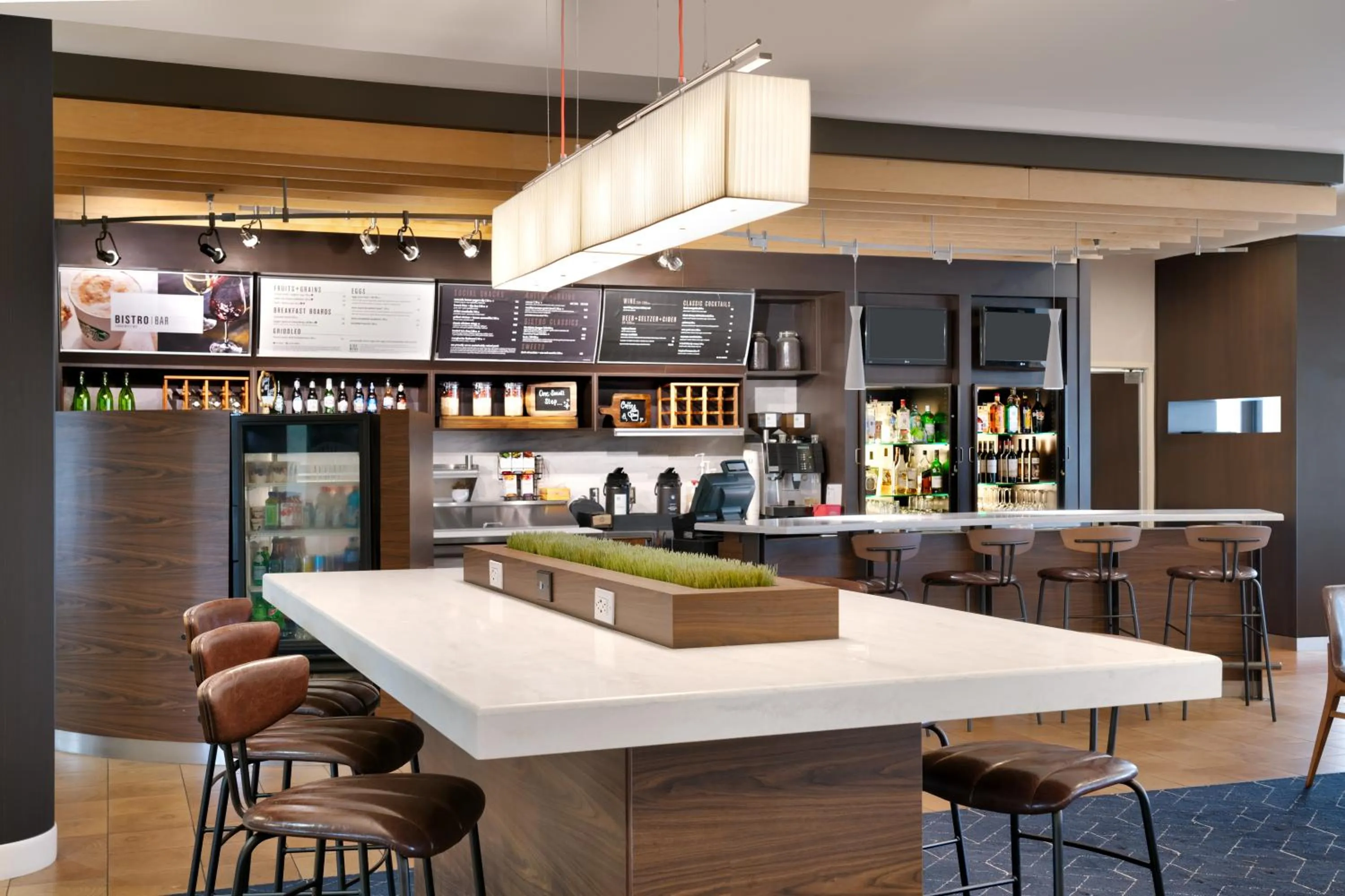 Restaurant/places to eat in Courtyard by Marriott Houston NASA Clear Lake