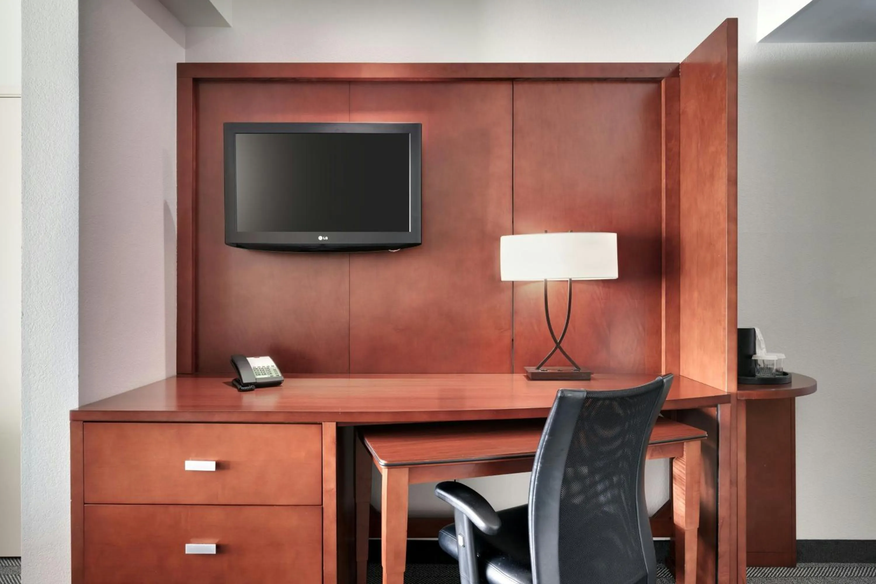 Photo of the whole room in Courtyard by Marriott Houston NASA Clear Lake