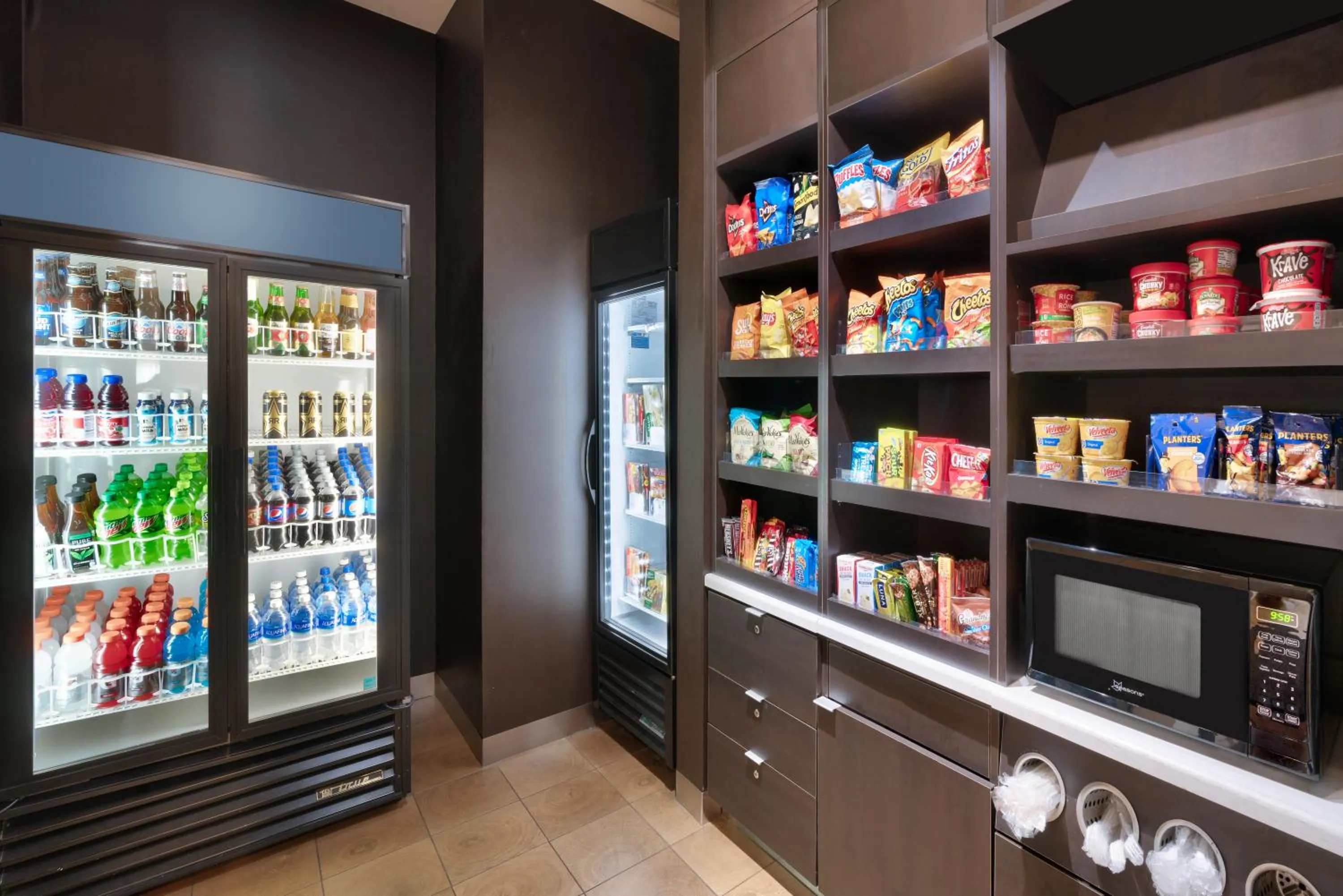 Food and drinks in Courtyard by Marriott Houston NASA Clear Lake