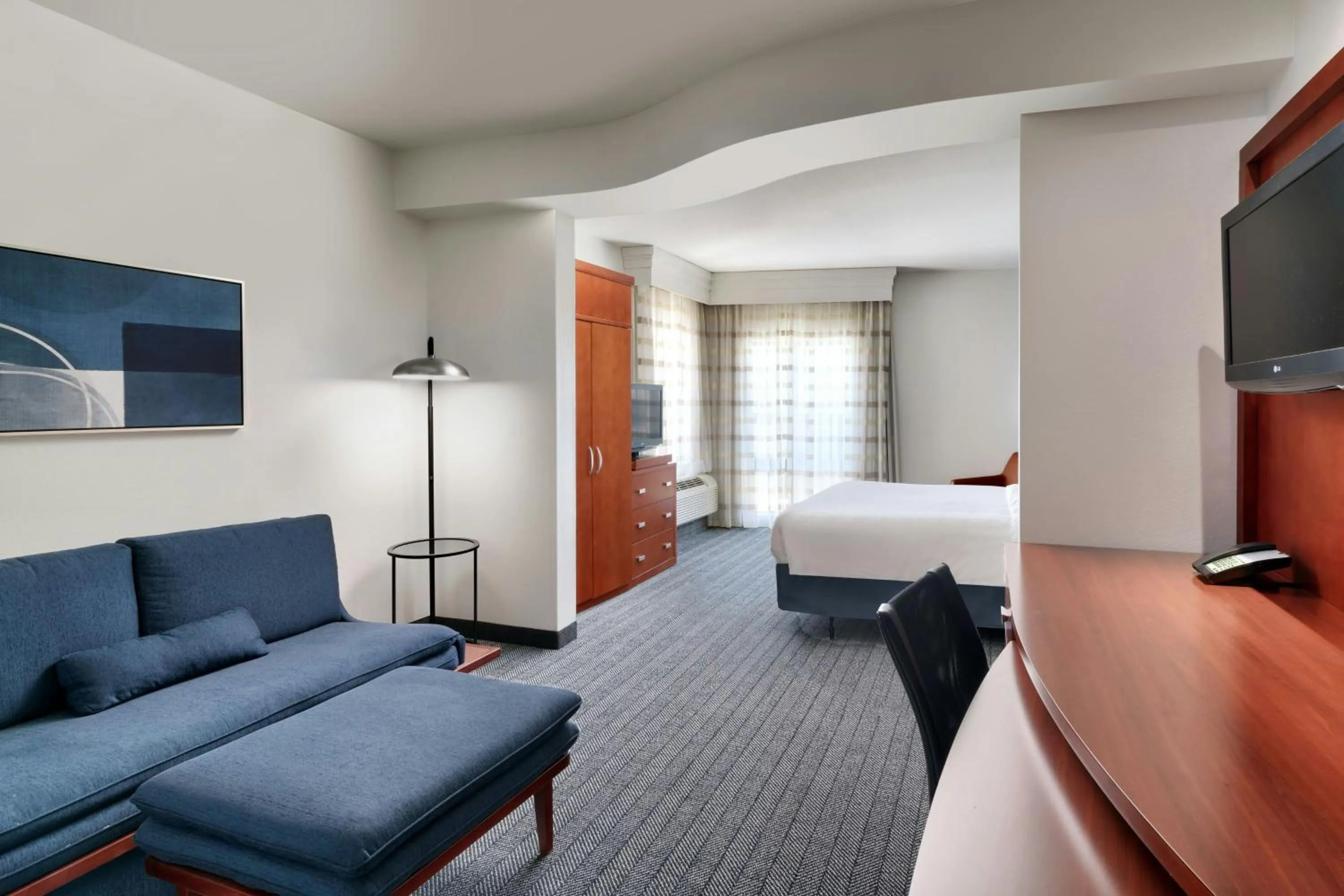 Photo of the whole room, Bed in Courtyard by Marriott Houston NASA Clear Lake