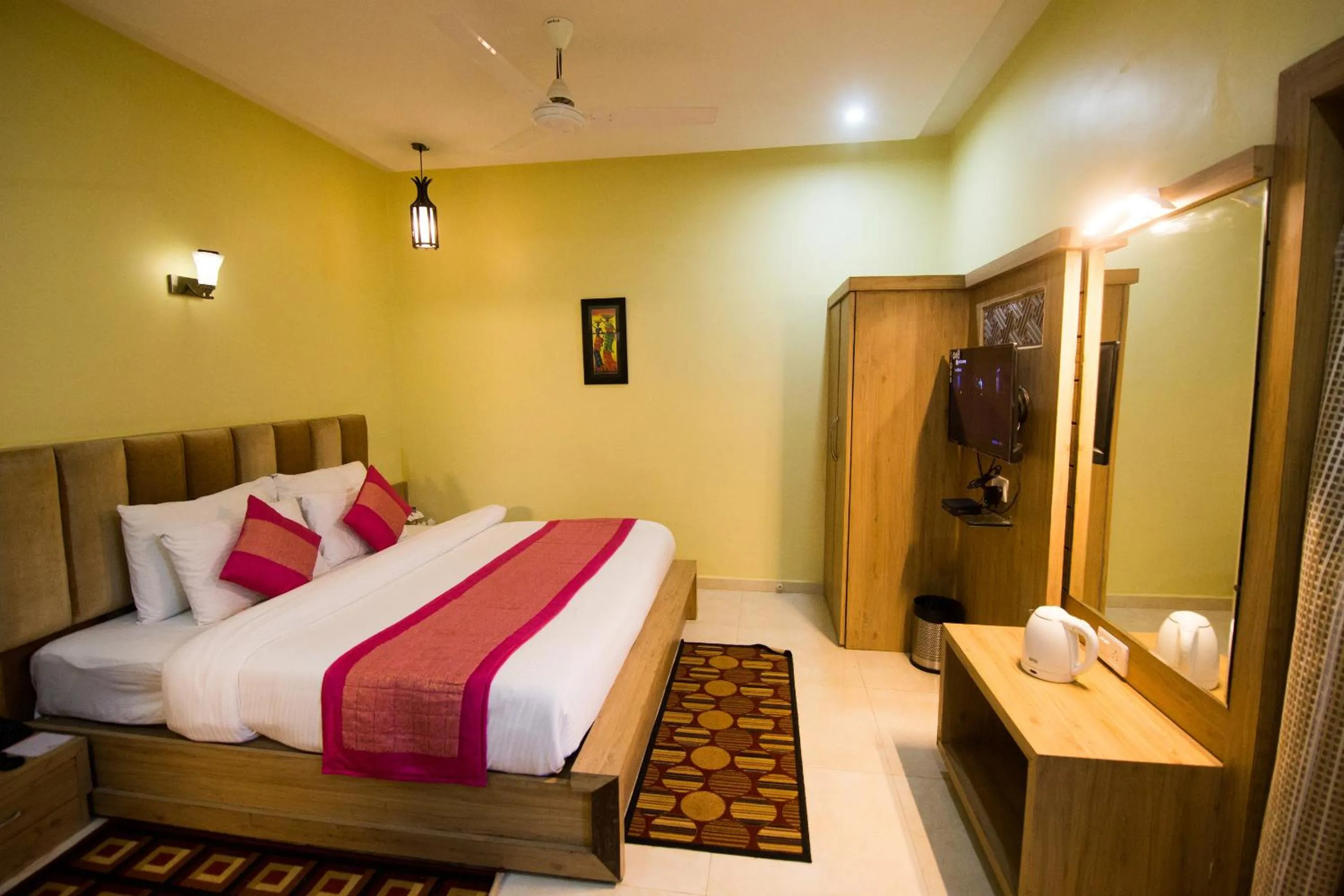 Photo of the whole room, Bed in The River Front Resort