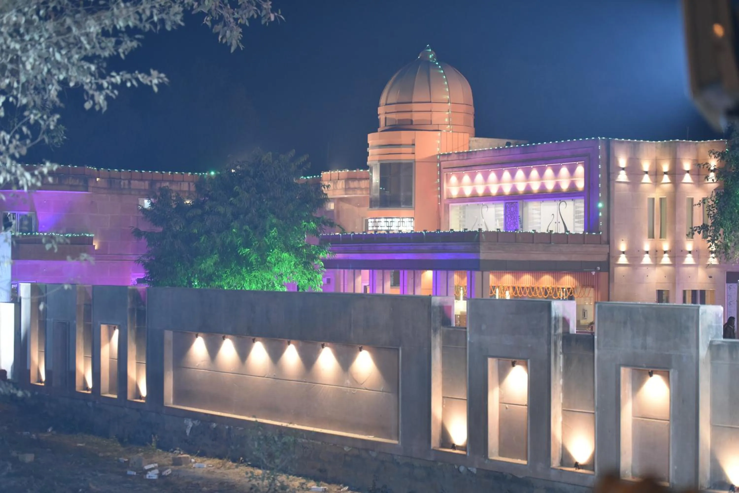 Facade/entrance in The River Front Resort