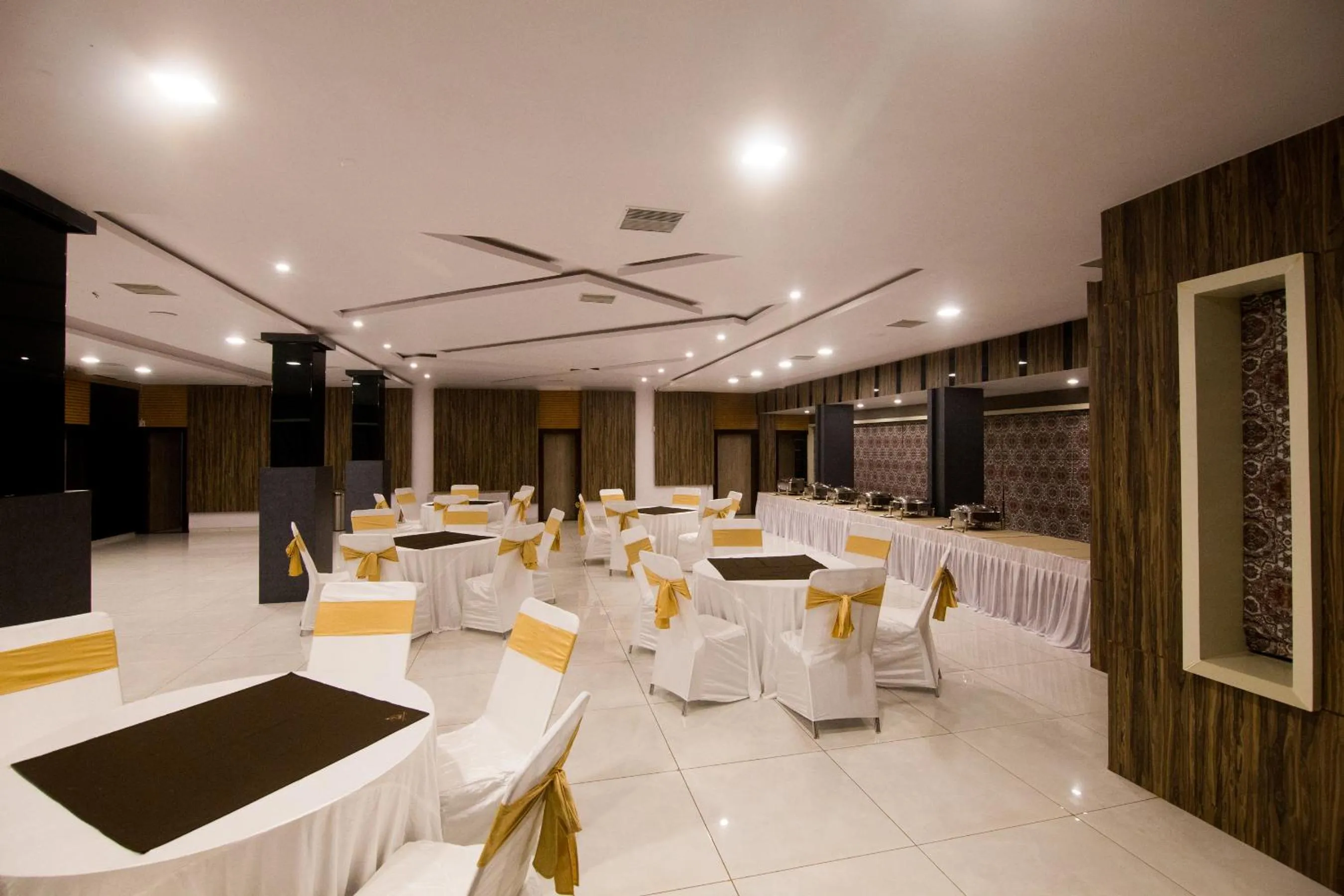 Restaurant/places to eat in The River Front Resort