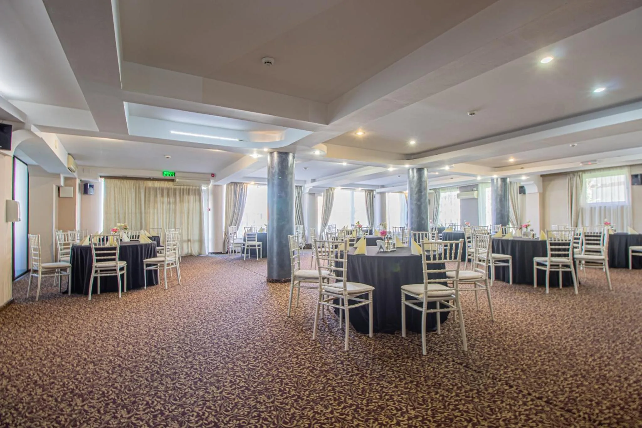 Restaurant/places to eat in Casa Mureșan