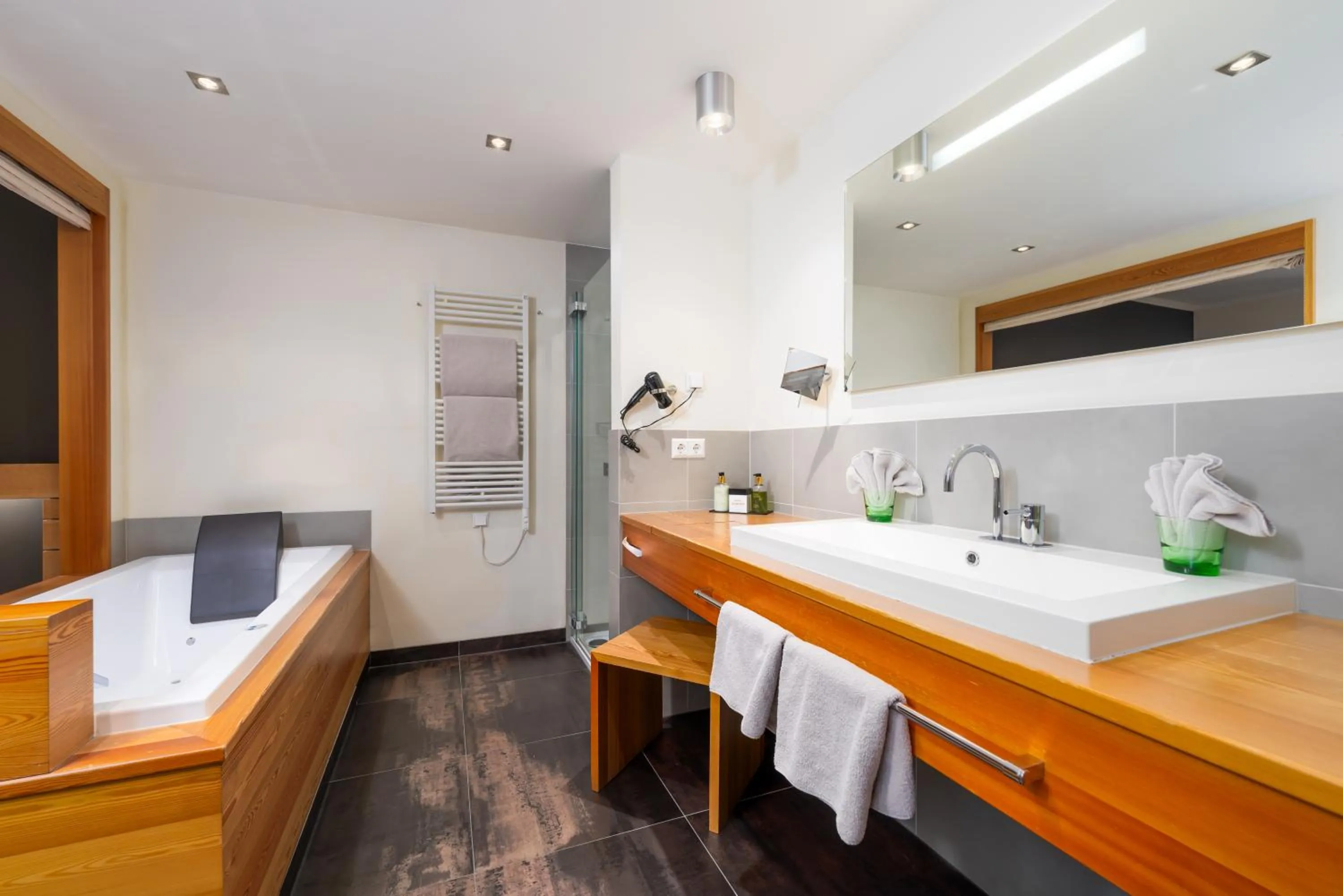 Bathroom, Bed in Wellnesshotel Mein Almhof Superior