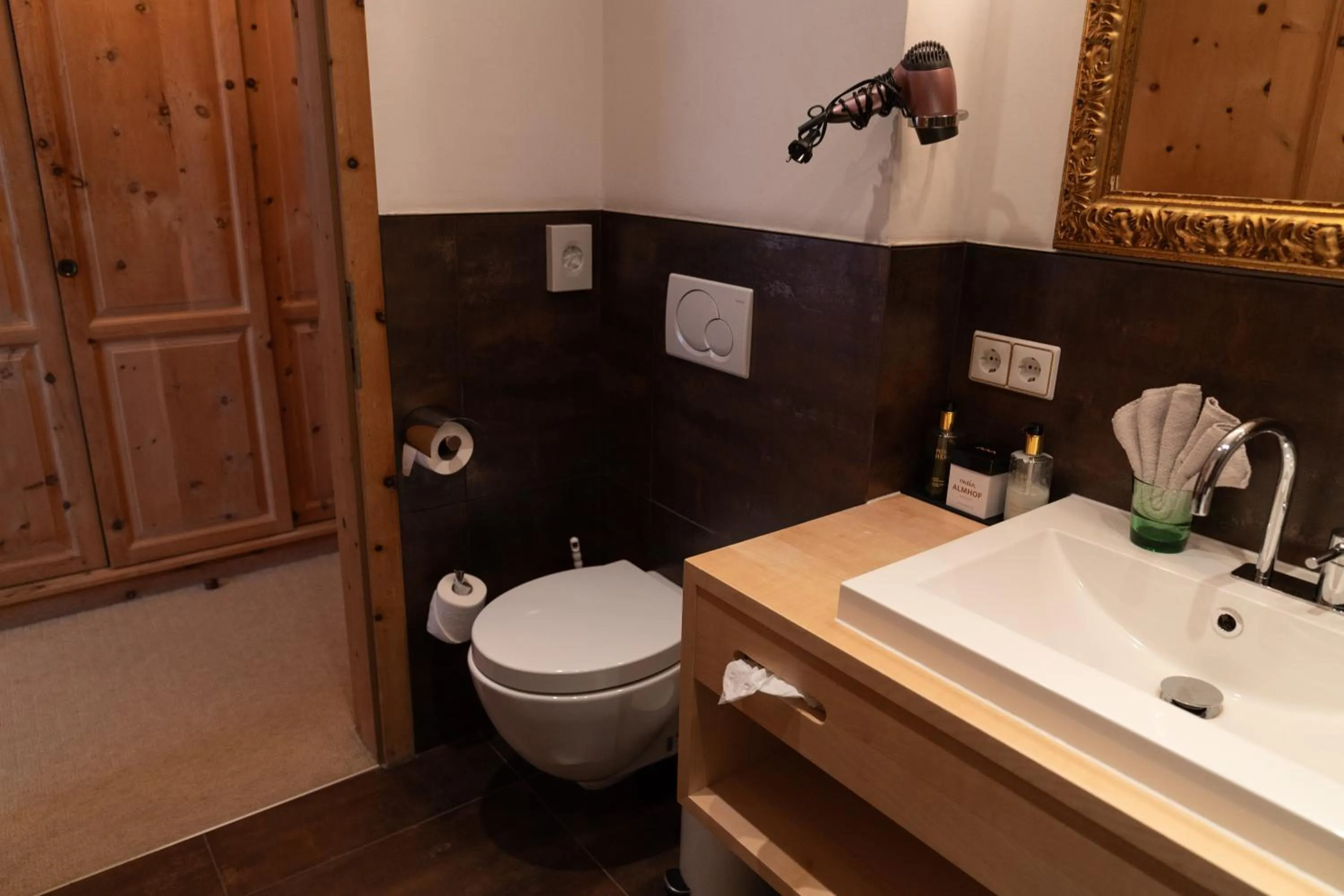 Toilet in Wellnesshotel Mein Almhof Superior