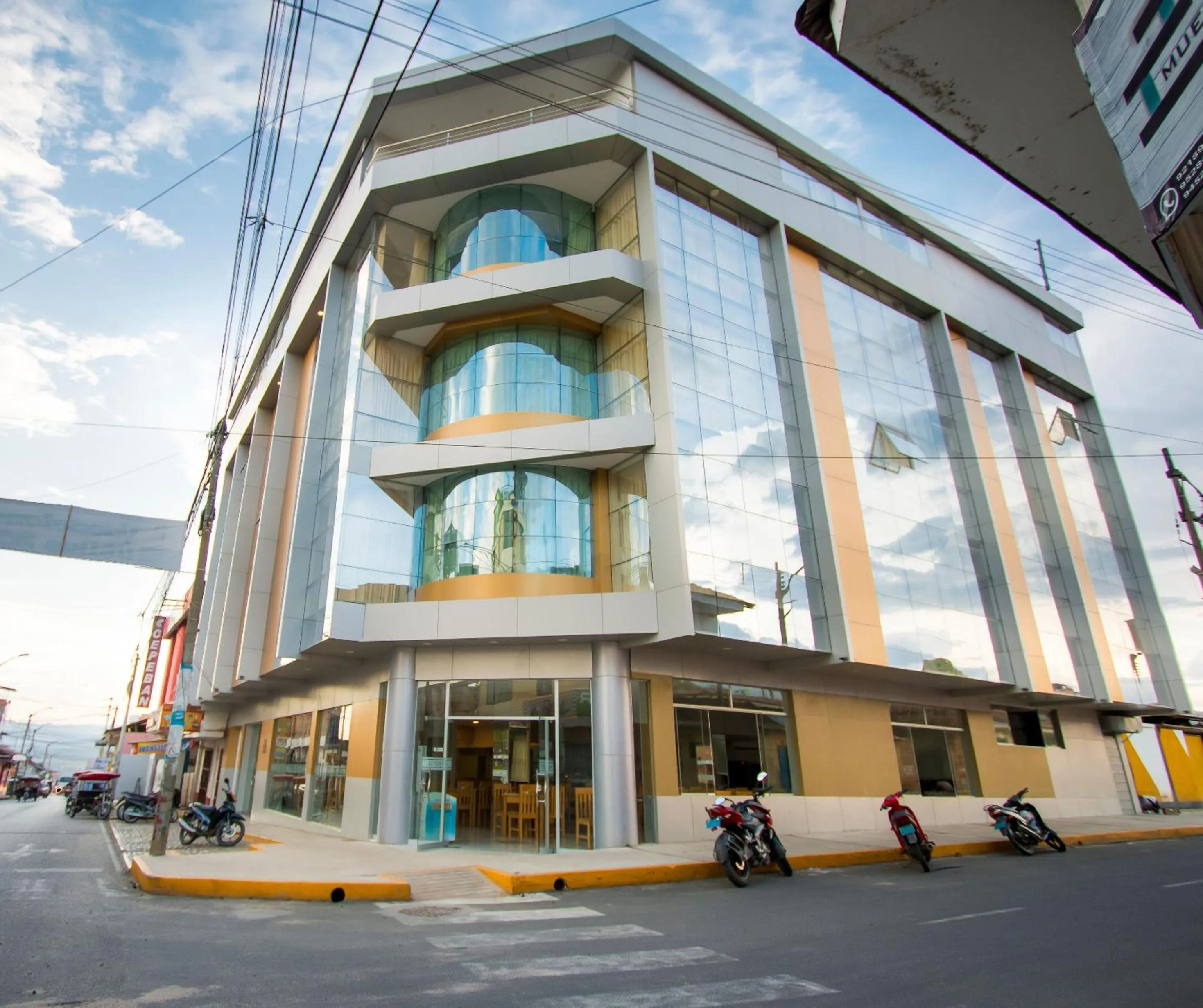 Cumbaza Hotel & Convenciones