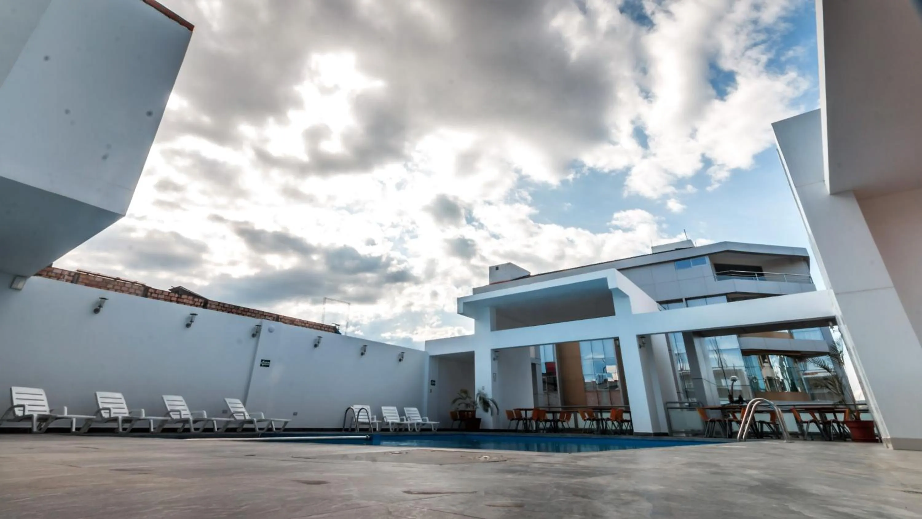 Swimming pool in Cumbaza Hotel & Convenciones