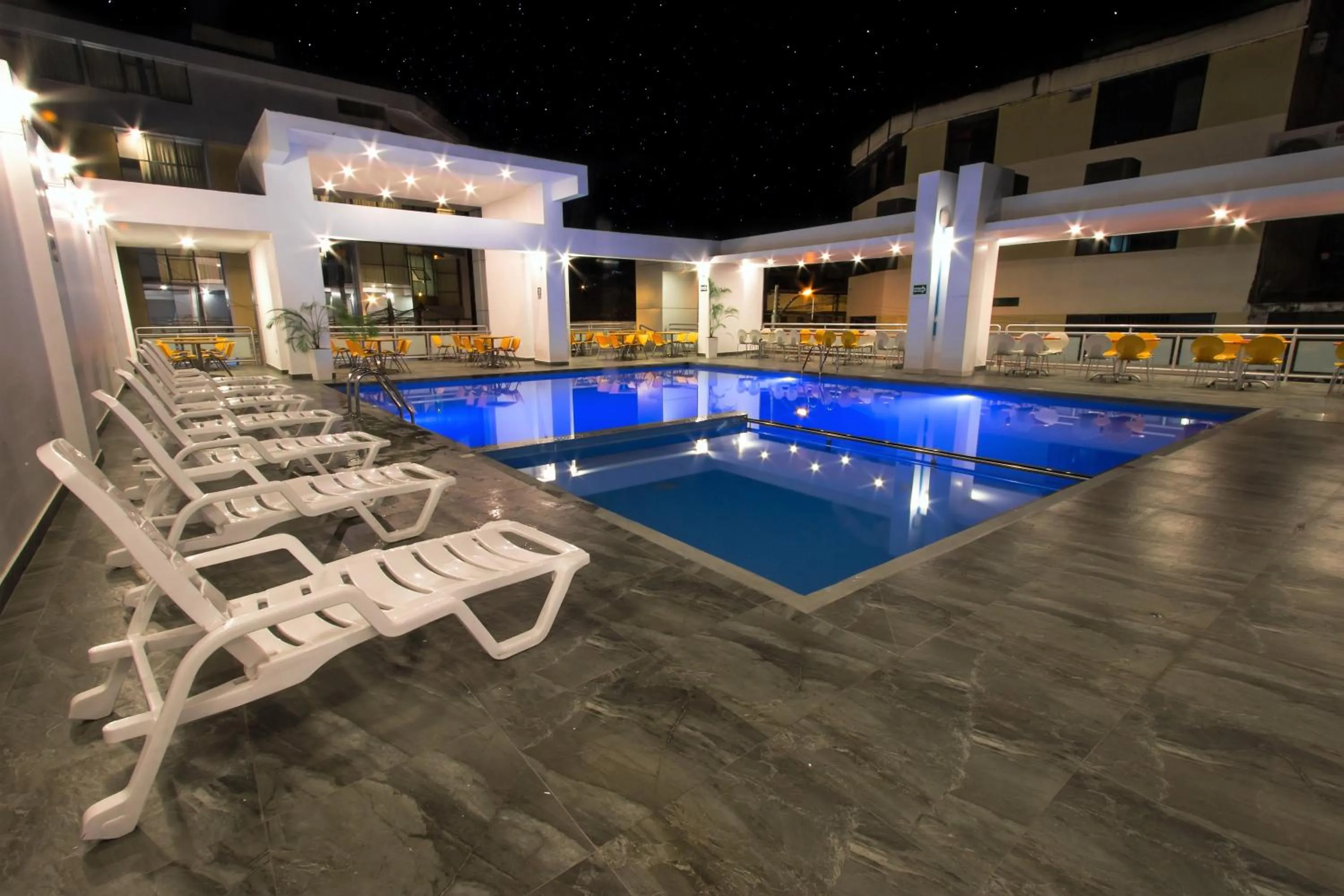 Swimming pool in Cumbaza Hotel & Convenciones