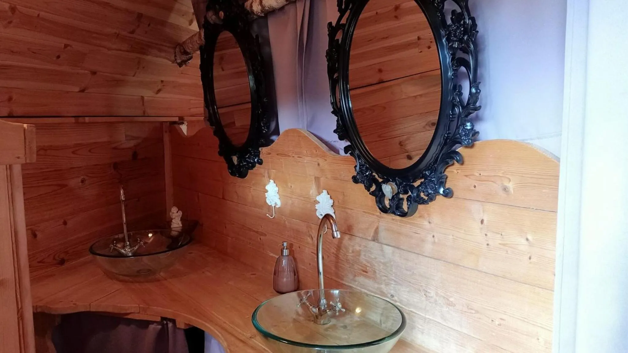 Bathroom in Le Nid Dans Les Bruyères