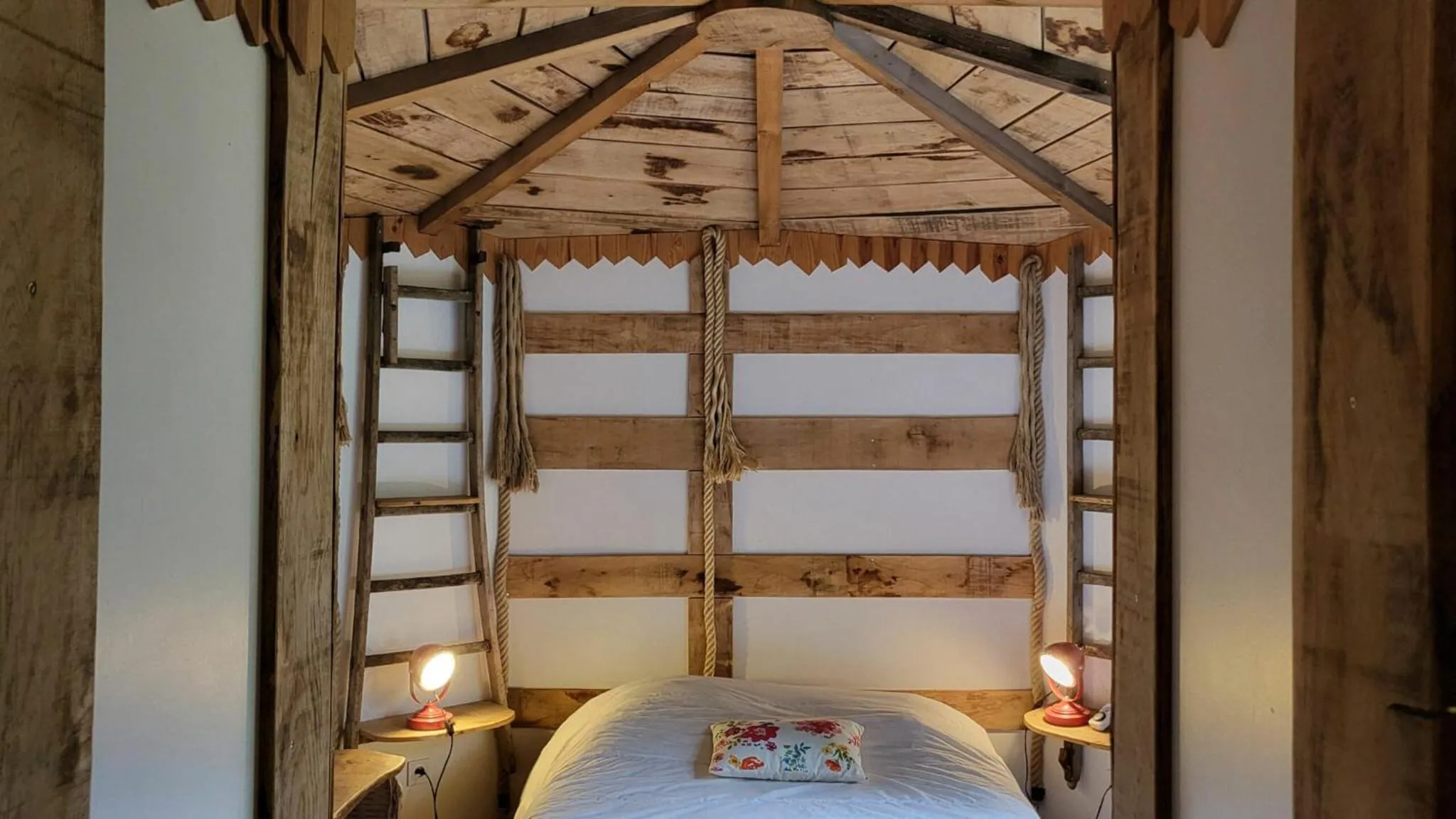 Bedroom, Bed in Le Nid Dans Les Bruyères