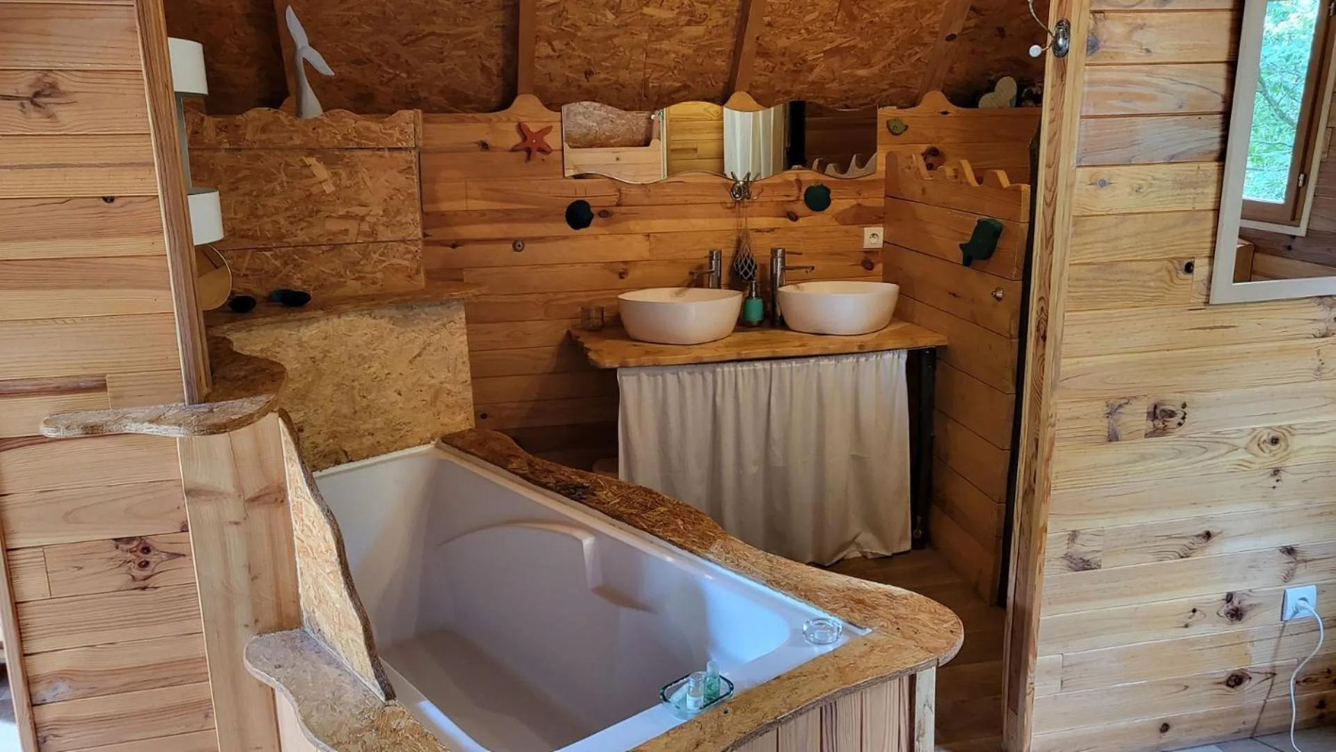 Bathroom in Le Nid Dans Les Bruyères