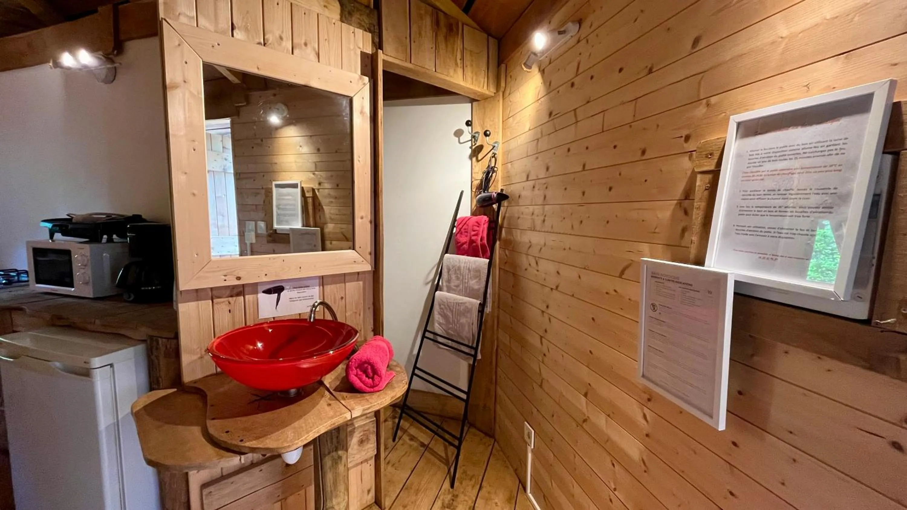 Bathroom in Le Nid Dans Les Bruyères