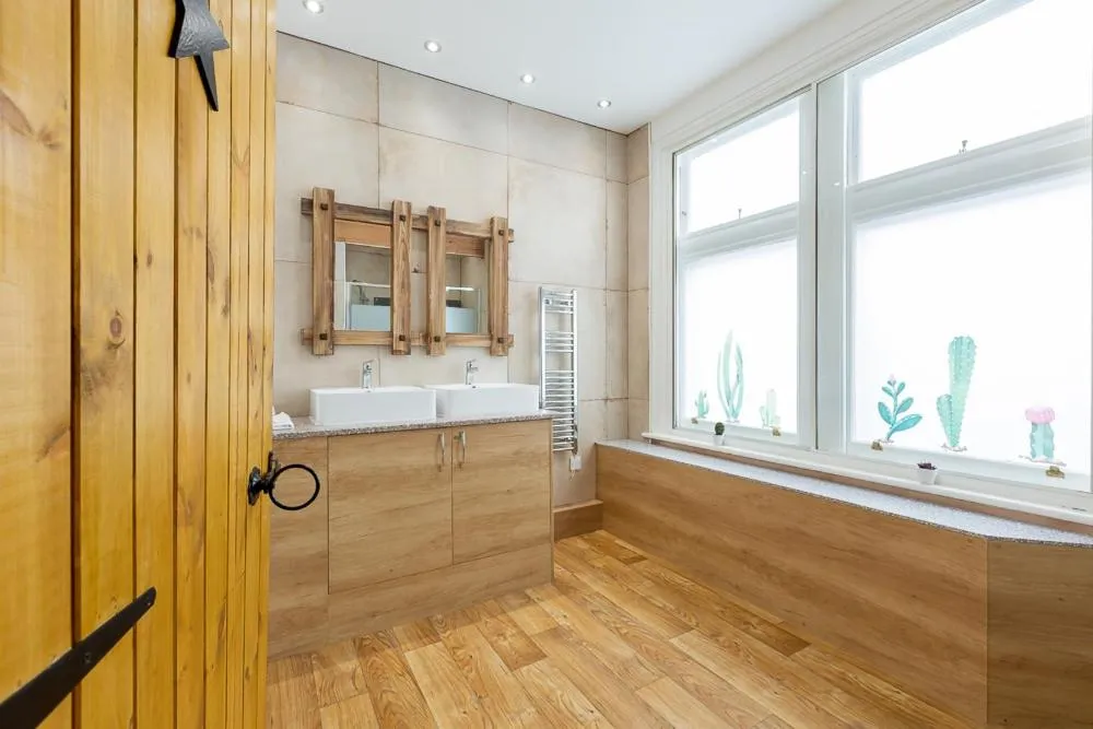 Bathroom in Honeypot House