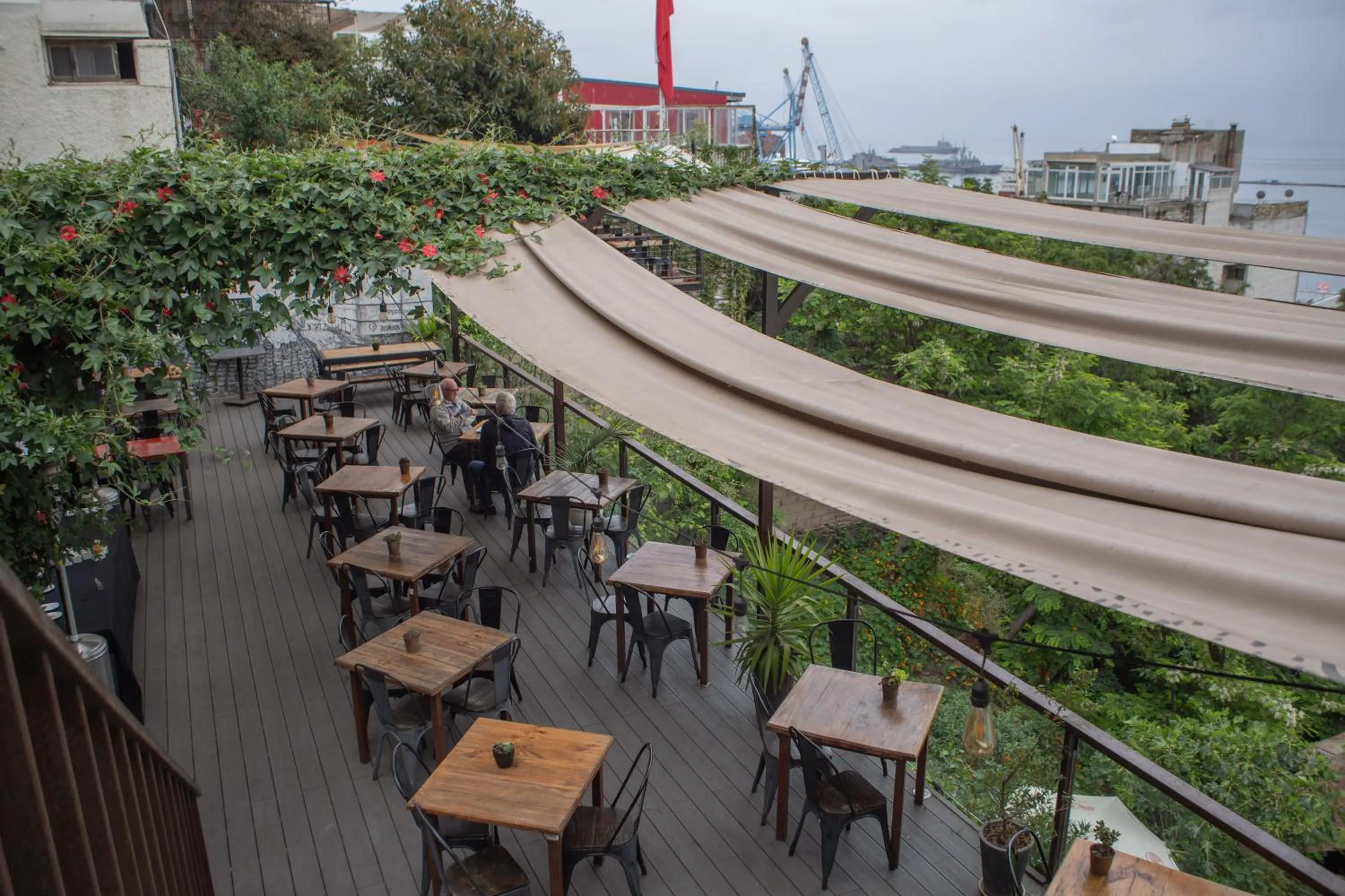 Restaurant/places to eat in Hotel Boutique 17