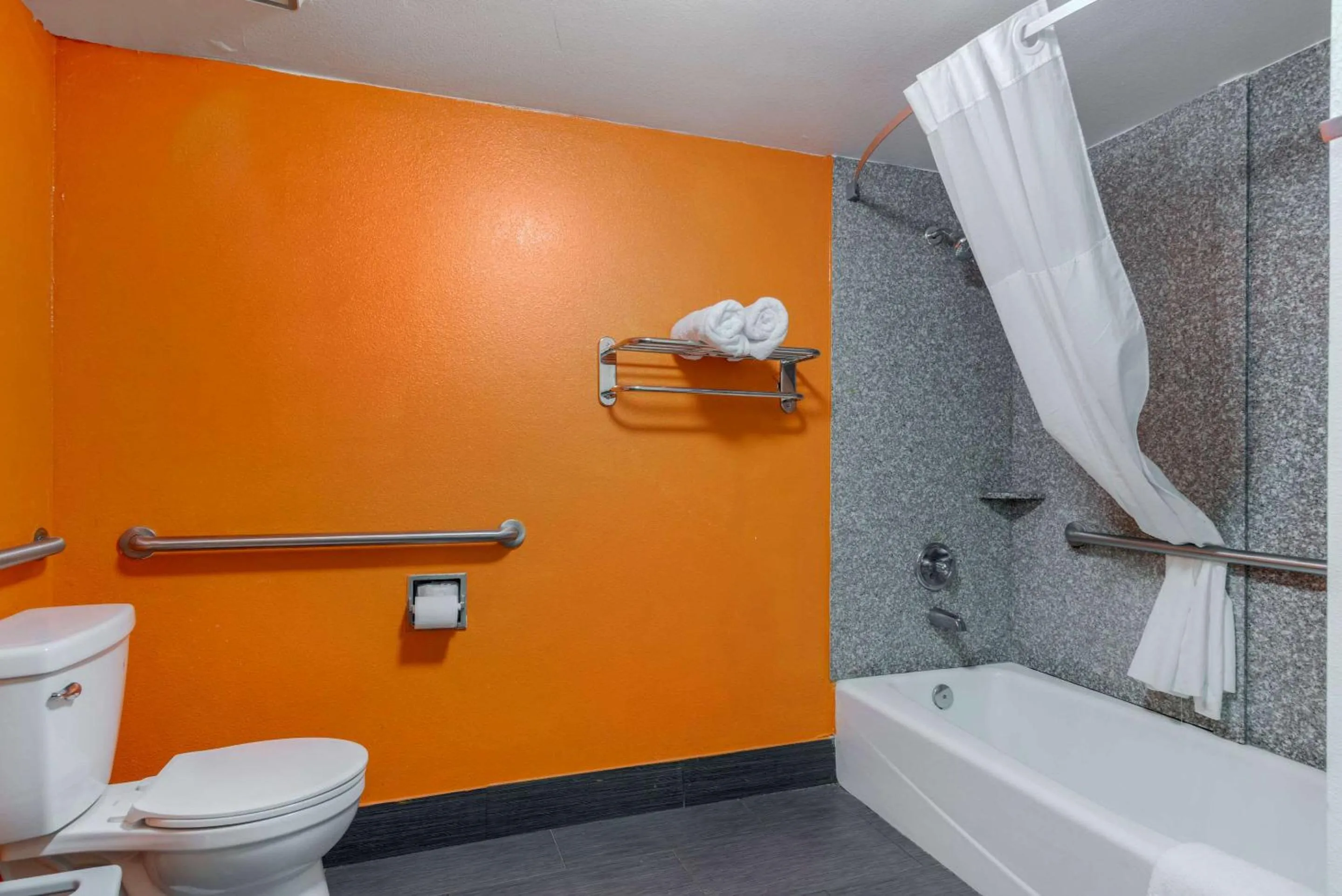 Bathroom in Quality Inn Acworth North