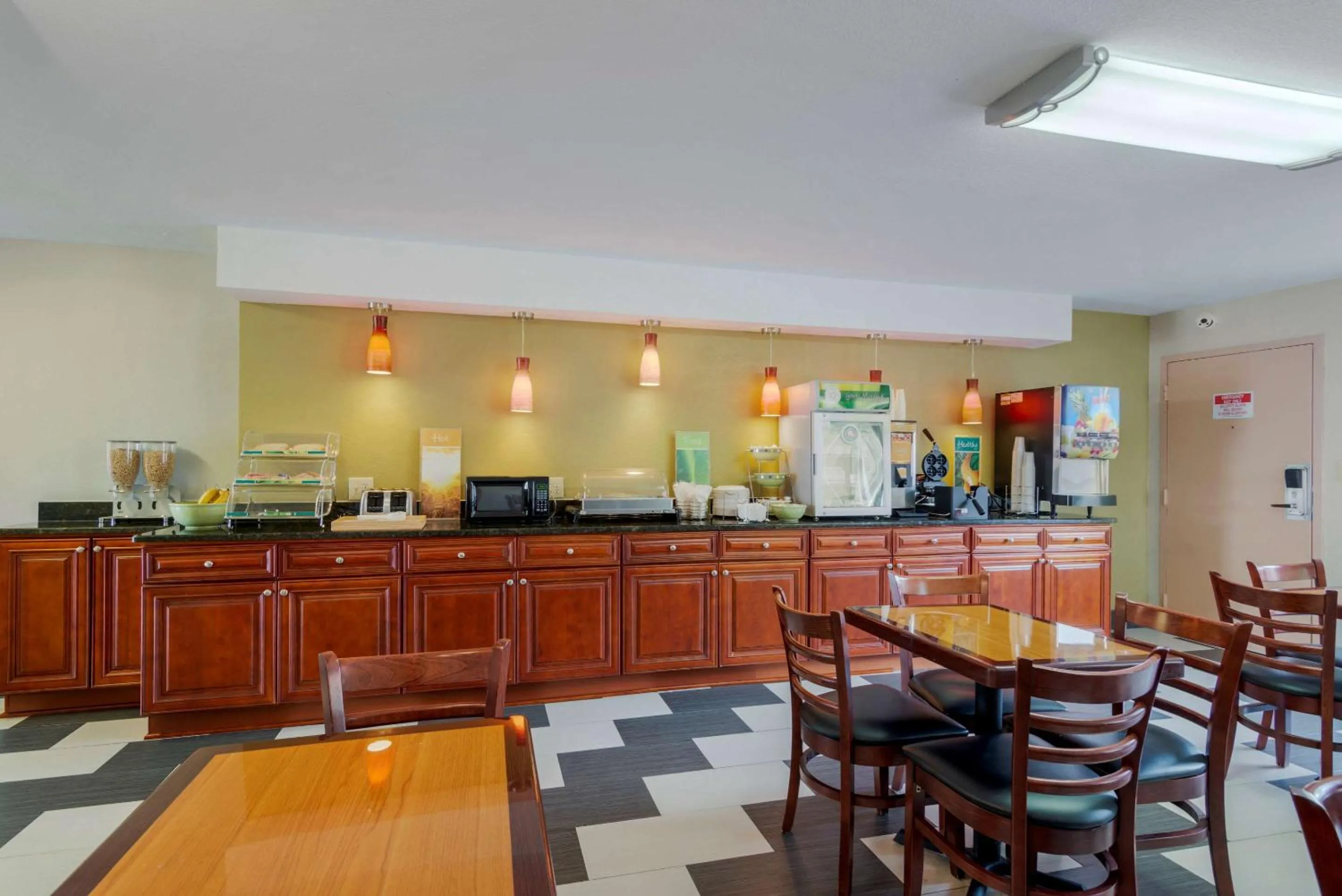 Breakfast in Quality Inn Acworth North