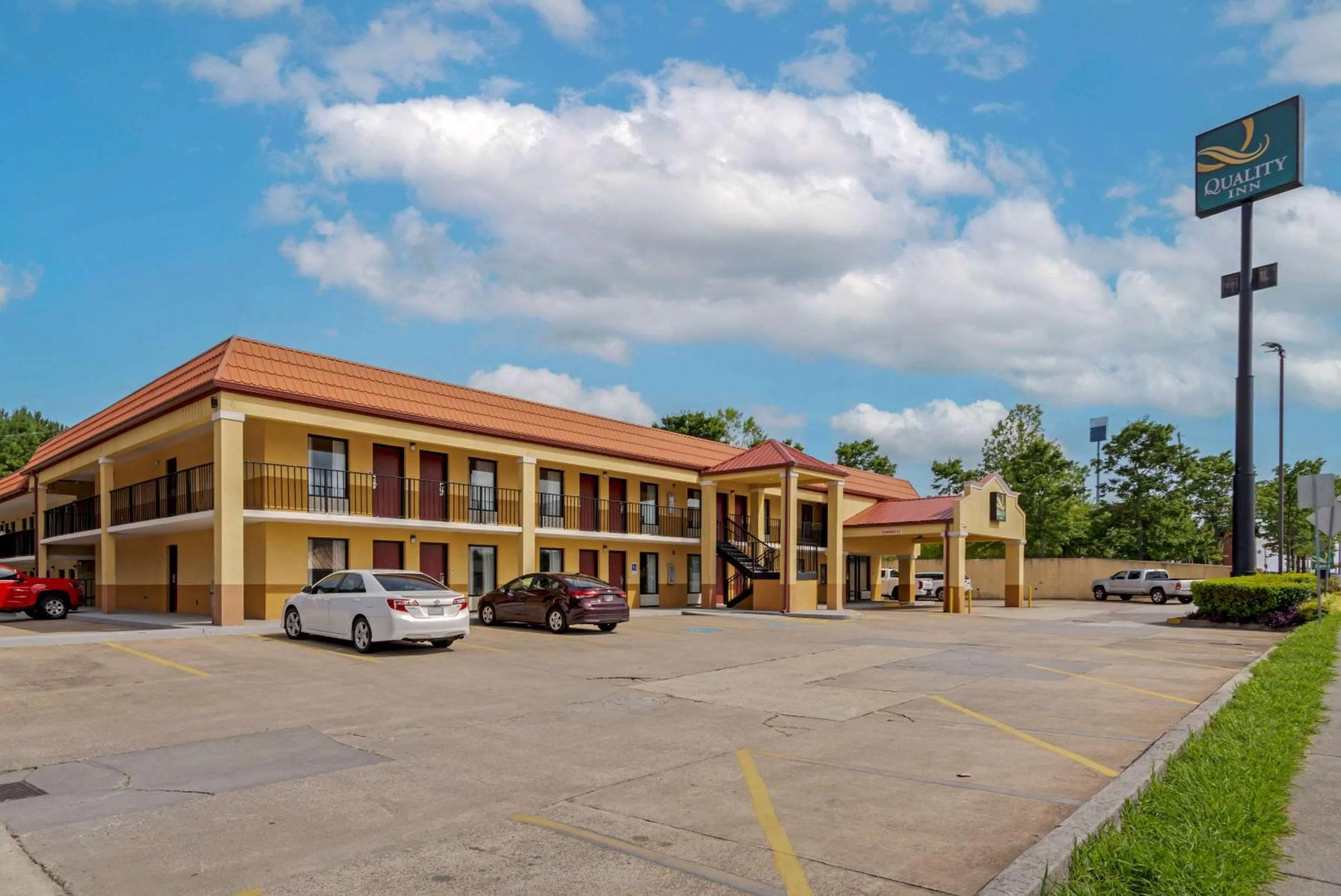 Property building in Quality Inn Acworth North
