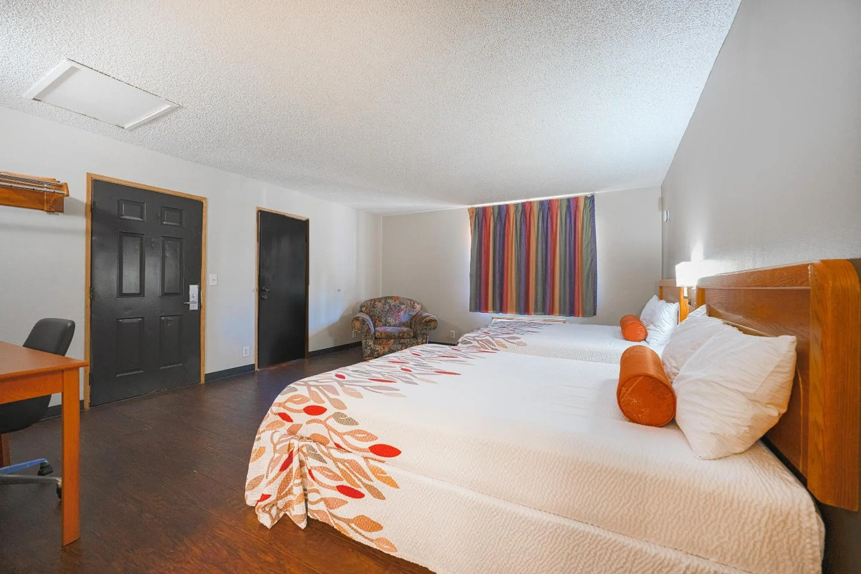 Premium 2 Queen Bed with Kitchenette in Budget Inn Gladstone By OYO - Portland Clackamas Premium 2 Queen Bed with Kitchenette in Budget Inn Gladstone By OYO - Portland Clackamas