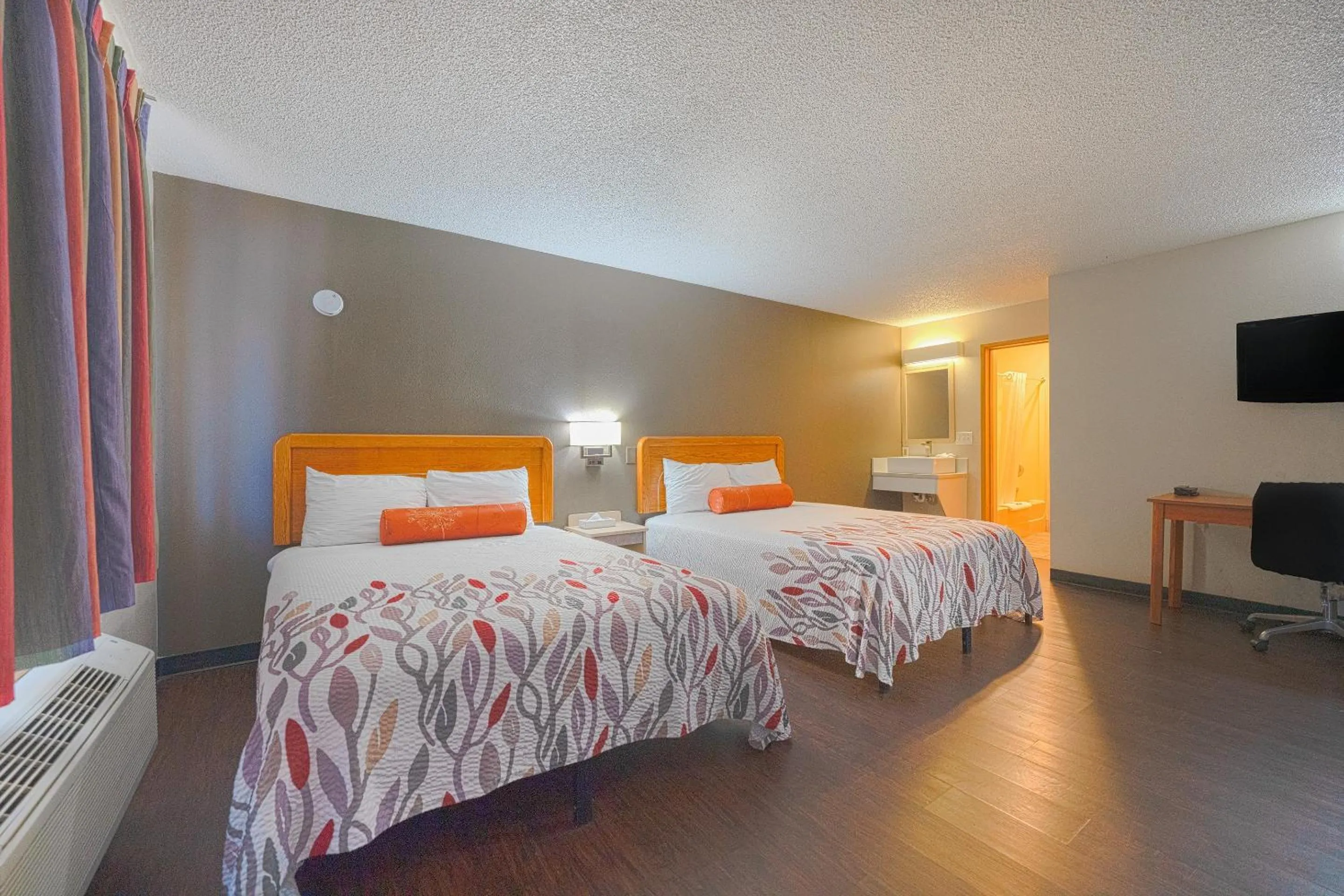 Bedroom, Bed in Budget Inn Gladstone By OYO - Portland Clackamas