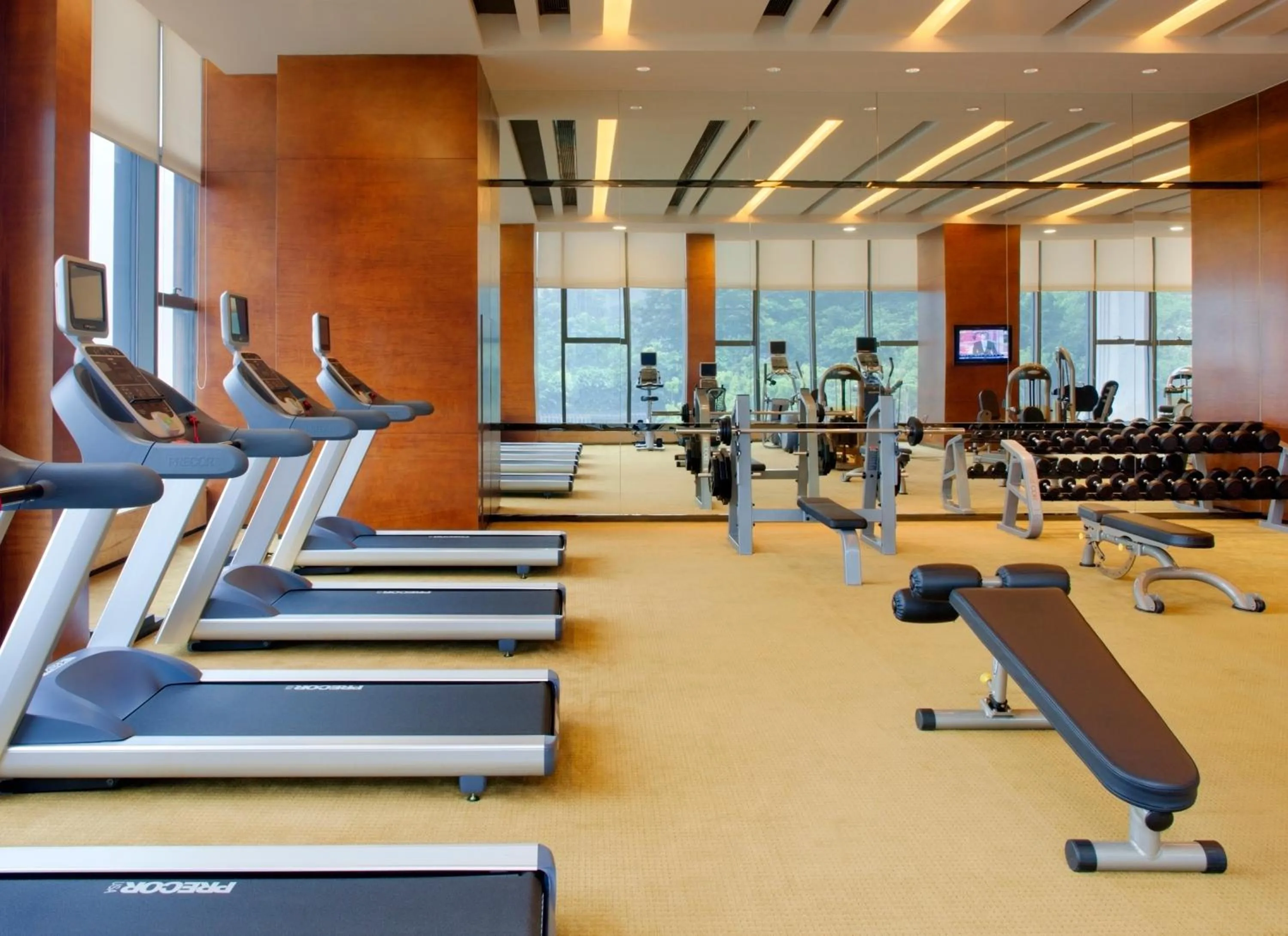 Fitness centre/facilities in Radisson Blu Plaza Chongqing