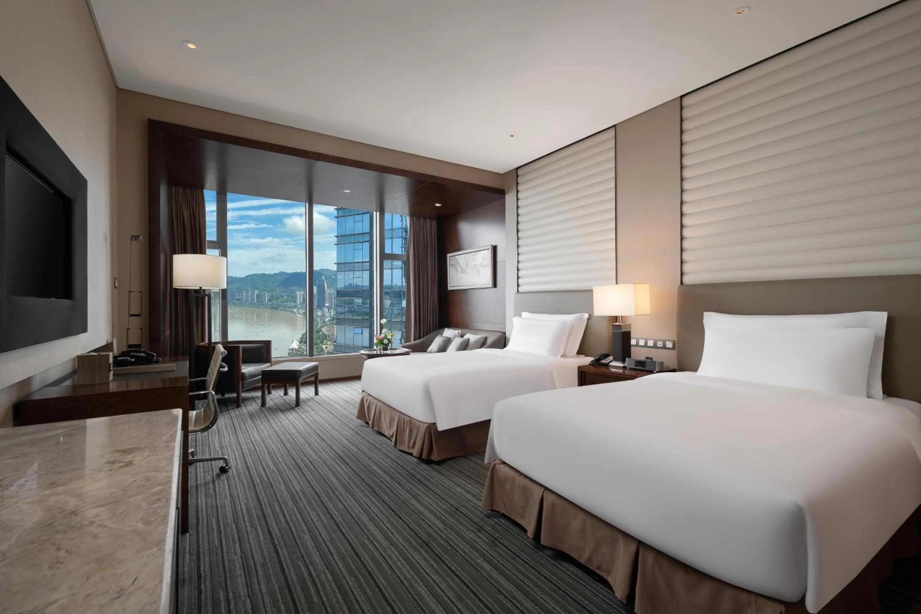 Photo of the whole room, Bed in Radisson Blu Plaza Chongqing