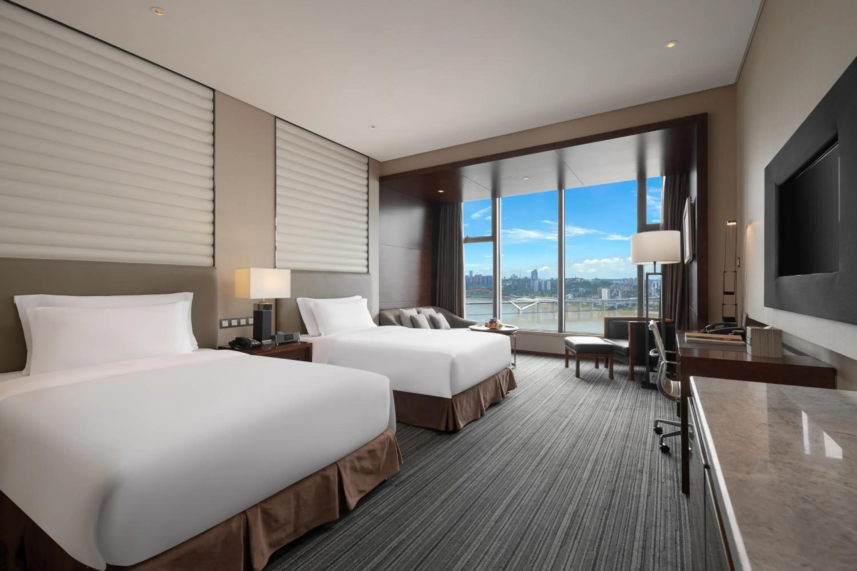 Photo of the whole room, Bed in Radisson Blu Plaza Chongqing