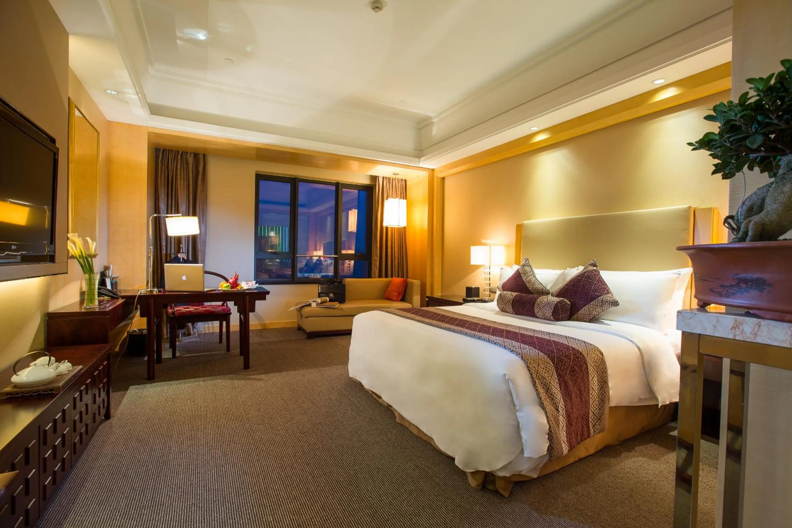Photo of the whole room, Bed in Shaoxing Tianma Grand Hotel