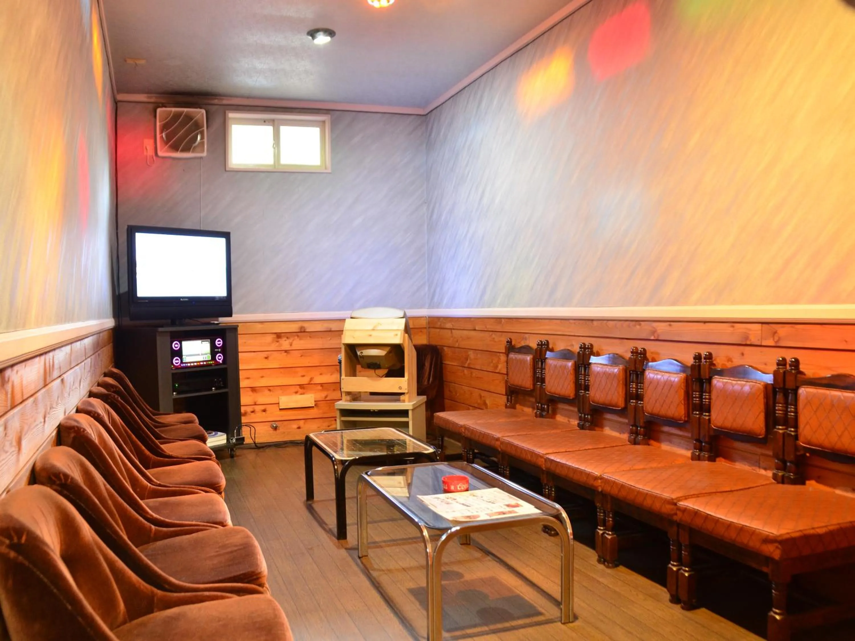 Karaoke in Pension Eden